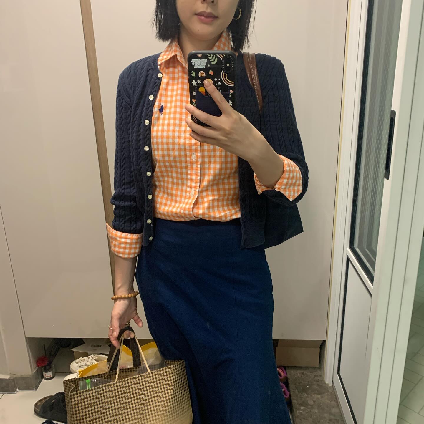 이번주 이모저모

1. 짝꿍 선생님에게 김시여이 옷 싹 드리고
2. 새옷 입어서 기분 좋았던 아침의 사진도 올려보고
3. 과장님이 만들어주신 무스비 짱맛(물개박수 쳤더니 한번 더 해다주심 박수를 발로 칠걸 그랬다!)
4. 우리애들은 직접 만든걸 젤 잘먹네! 피곤하지만 탕슉했던 날
5. 일반 쓰레기로 배출해야하는 컵(디자인 재밌어)
6. 네일.. 다음주까진 버티겠네 
7. 짱 맛있는 치아바타 샌드위치집을 알게되따
8. 탕비실 기절존맛탱
9. 막내가 막내함 진짜

매일매일 즐겁고 감사하자 🙏
그거면 된거지 
인생 뭐 있더라 !!