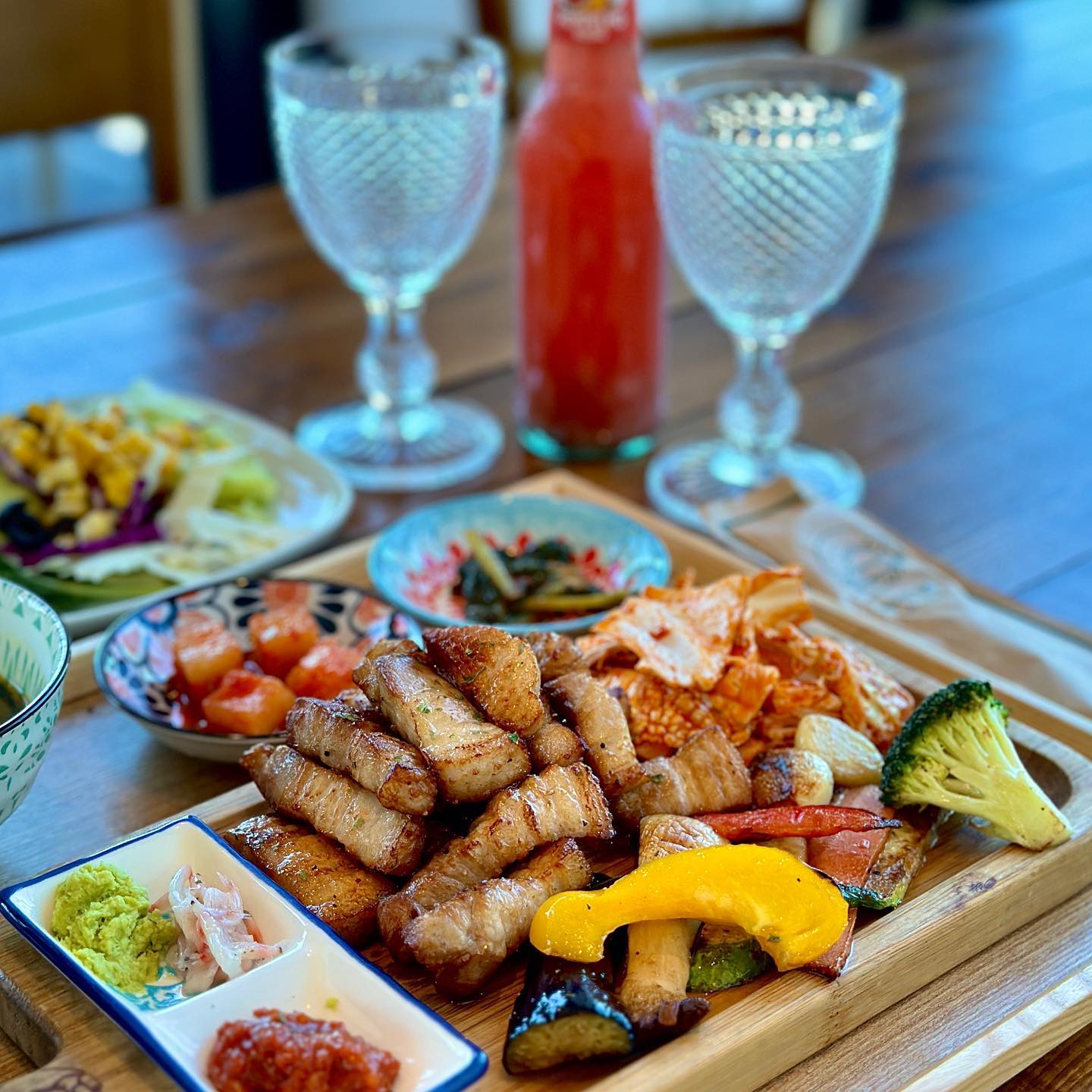 애견동반도 가능하고 개별 룸에서 편한 식사가 가능한 포천 고모리 맛집, #농가의식탁 💙 전체적으로 깔끔하고 반려동물에 대한 진심이 느껴지는곳!

📍주소 : 경기도 포천시 소흘읍 죽엽산로 468 
포천 고모리 저수지 도보 3분/광릉수목원 차량 9분
⏰영업시간 : 매일 11:00~21:00
브레이크타임 15:30~17:00 라스트오더 19:30
☎️연락처 : 0507-1350-9348
📅네이버예약 가능
🚘주차 가능

#포천맛집 #포천고모리맛집 #포천가볼만한곳 #포천애견동반식당 #광릉수목원맛집 #데일리그램 #일상그램 #먹스타그램 #맛집추천 #먹방 #먹부림 #애견동반식당