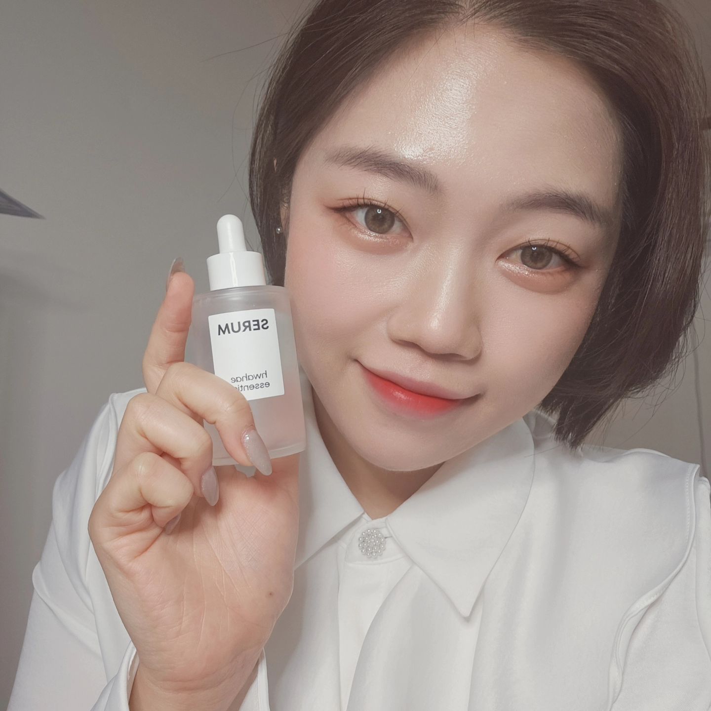 #협찬 

저번 에센셜 토너에 이어서 세트로 세럼까지 도차크해씀댜😀

끈적임 없이 산뜻한타입입니당
수분 장벽을 강화해 주는느낌~ 

생긴것처럼
무향, 무색소, 무자극으로 아주 순한느낌임댜

알만한사람은 안다는 성분! >>병풀추출물, 아데노신, 알란토인으로 수분수분한 제품ㅎㅎ

화해에센셜은 화려하지않고 가성비좋게 나와서 갠츈!!ㅎㅎ
겨울에 단품으로 쓰긴어렵고 크림도 함께 써야해용
에센셜 크림도 궁금하네유!

#화해 #화해SNS리뷰단 #화해에센셜 #데일리세럼
#화해세럼 #수분세럼 #수분세럼추천 #무자극세럼 #진정세럼