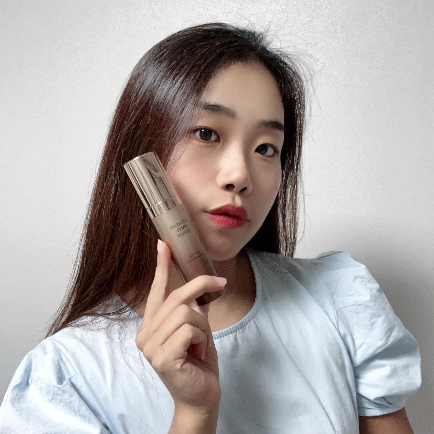 #유료광고
다가오는 환절기 스킨케어에 관심이 많죠?
이럴때 케어 잘해줘야 겨울까지 피부 지킬수 있다구요!
해당 제품을 자기전, 운동 후 직접 사용해봤어요
* 발림성 진짜 좋구요! 끈적거림이 없는 점이 좋아요!
*소량으로도 물광효과 느낌 줄수 있어요!
* 빠른 흡수력
* 거칠어진 피부결이 정돈에 좋아요!
* 태닝, 해변에서 자외선으로 인해 지친 피부가 정돈된 느낌!
* 주름관리와 미백관리 1+1 간편하게 관리할수있어요!
* 향이 정말 강하지 않고 딱! 좋았어요!
.
.
#인텐시브 pm10세럼 은
1) 자극받은 피부 위한 진정케어
2) 잡티없는 피부 위한 미백케어
3) 보습부터 겉모습까지 수분케어
4) 탄력강화
 
#협찬 #라프텔 #나이트세럼 #세럼추천 #비건아미노산 #안티에이징 #뷰티스타그램 #태닝하는여자 #운동하는여자 #피부관리하는여자