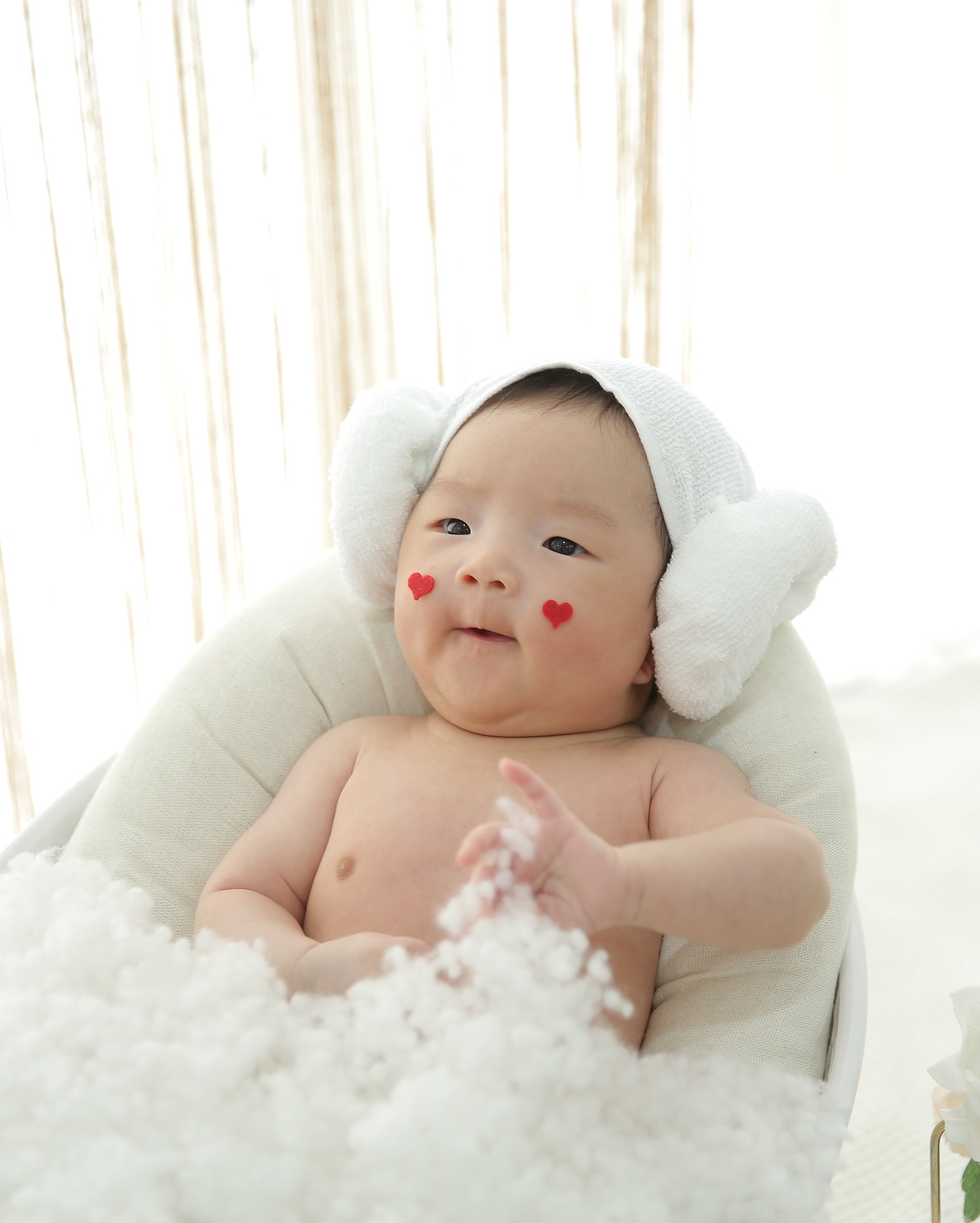 D+57👼🏻
인상파 태리의 #50일촬영 #아기목욕컨셉 🛁🫧
( #그날스튜디오 무보정원본사진입니다📸 )

딸래미가 미간인상 안썼으면 좋겠는데..
신생아때부터 미간인상을.. .너무 잘써서...
이젠, 태리의 시그니처표정이 되버림🤨

다른건몰라도 눈은 엄마 닮으라니깐... 
눈은 안닮고 미간인상쓰는걸 닮아부렀넹🙄
#그래도귀엽다내새끼❤️
.
.
.
thatday1234 그날스튜디오 내맘대로성장앨범
#50일사진촬영 #50일촬영사진 #50일촬영컨셉
#광주성장사진 #광주성장앨범 #광주성장앨범추천

참고로 소개받았다고하면 무료액자서비스도 받을 수 있어요🙌🏻
(궁금한점있거나 소개 필요하신분은 DM 주세요💌)