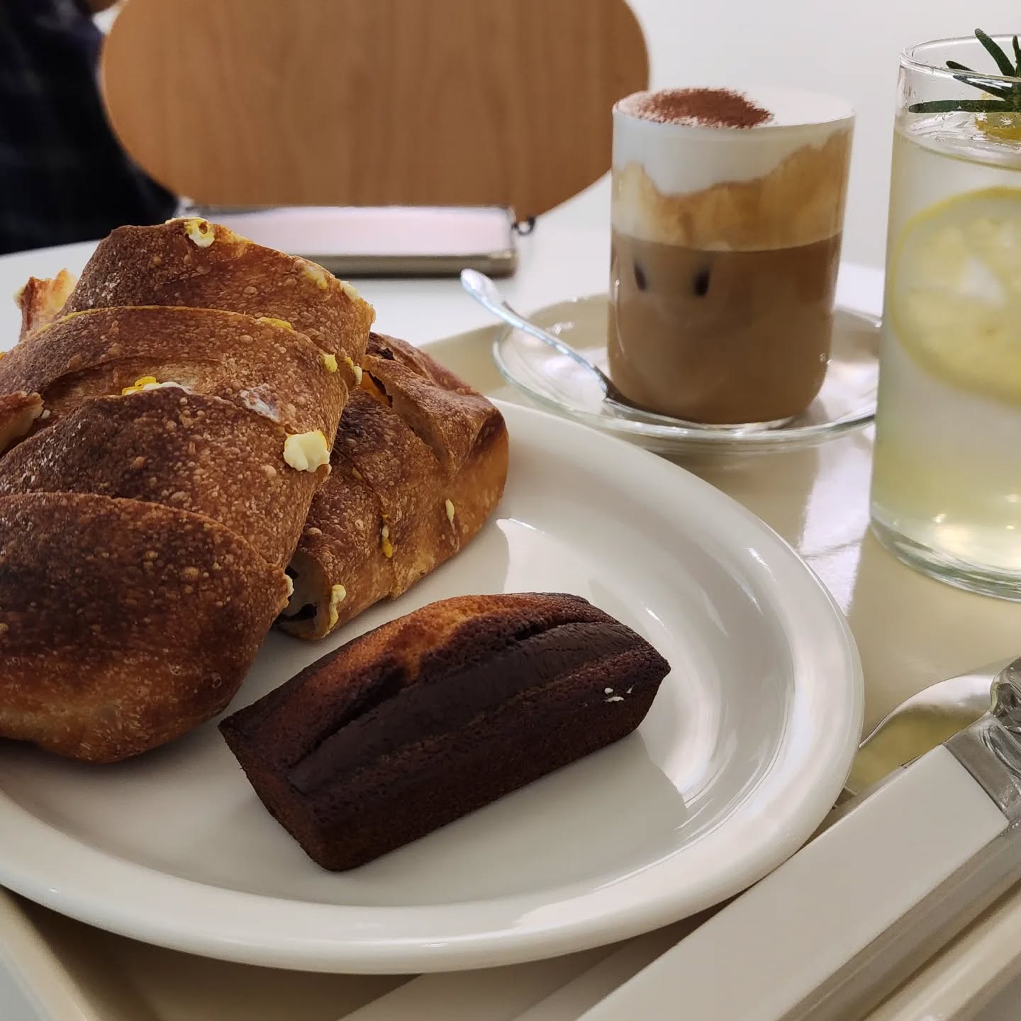 #협찬

도안동 비머스트 카페!
아기랑 함께 방문했는데 
건강한 맛의 빵이라 아기 먹이기도 좋고, 
맛도 좋았다.

#비머스트도안점 #도안동카페 #비머스트
