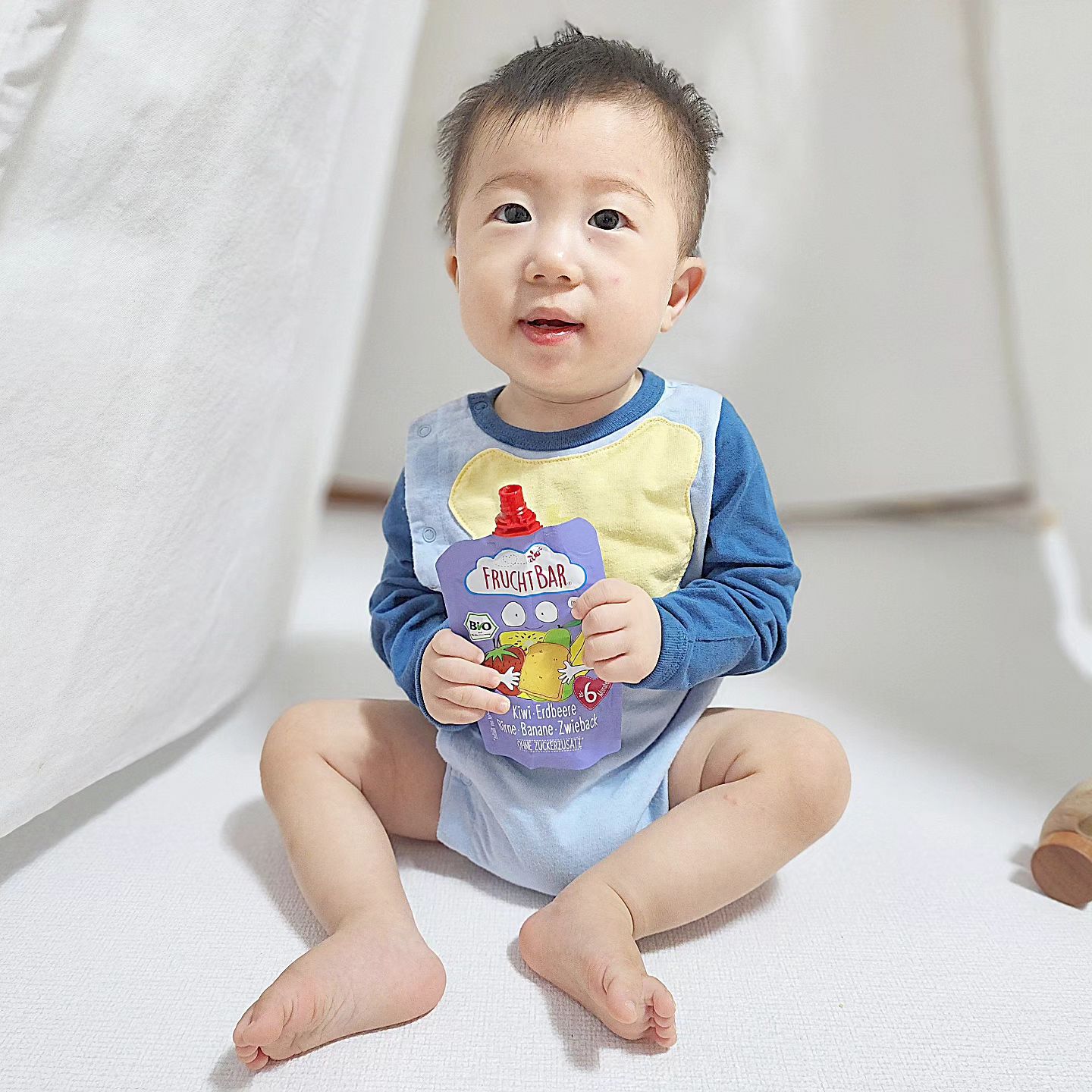 #제품제공 mowmmall 

첫 과일퓨레로도 좋은 #프루트바퓨레 
과일 6종 , 과일+곡류 6종 으로 총 12종류 맛이있는 과일퓨레이에요
아무래도 곡류들어간 퓨레는 고소하고 든든함까지 챙길수 있어요
뚜껑은 안심캡으로 되있고 파우치형태이지만 둥글해서 아기안전까지 챙길수 있어요 >< 얼마전 감기로 40도 가까히 나서 컨디션다운에
입맛없어서 유아식도 거부했는데;; 곡물퓨레 주니 1팩뚝딱 한거있쬬 
쭌이집에온 5가지 퓨레는 1일 1팩.간식으로 맛있게 뚝딱했네요❤️

#아기퓨레 #아기첫과일퓨레 #모움몰 #프루투바과일퓨레 #13개월아기 #6개월아기 #6개월아기간식추천