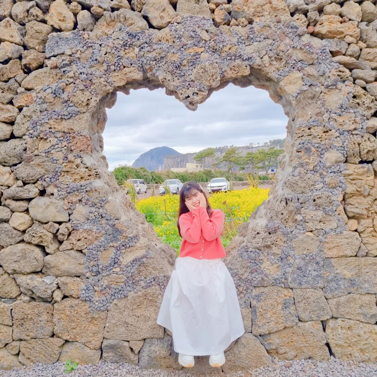 귀여운 하트 포토존이 있는 카페 휴일로❤️

🎈 휴일로
▪️ 제주 서귀포시 안덕면 난드르로 49-65
▪️ 매일 10:00 - 20:00
▪️ 주차장 있음