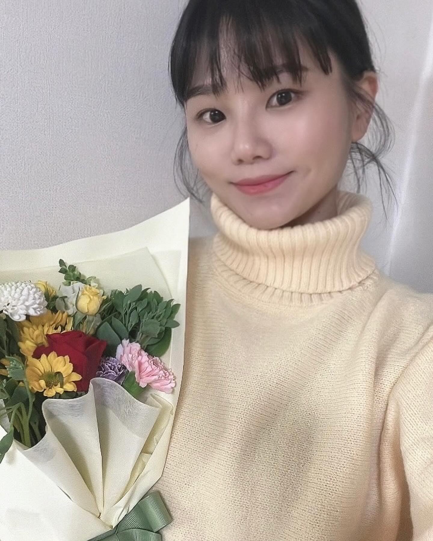 .
💓결혼 10주년💓

이제 10년 살았으면 구냥 넘어가지..................
퇴근하고 집오자마자 놀랐네🥹

연애결혼포함 14년을 만나고 살면서 후회한적
단한번 없었고 오히려 하루하루,
일년 이년 지날때마다 더더더 즐겁고 너무 행복합니당!
햇수로 결혼 11년차 이지만 그건 여전~히 진행중💓

내가 하겠다는 것, 하고 싶다는 것,
이기적인거 절대 아니니 주변 생각하지말고
나만생각하고 날위해 더 살길 바란다고 뒤에서 응원해주고
든든한 버팀목이 되어줘서 정말 고마오!!!!!!
든든한 울 아드님들도 고마오!!!!!!
울집남자들 싸랑해🥰🩷❤️🧡💛💚🩵💜💜🤍🤎

#결혼기념일 
#10주년