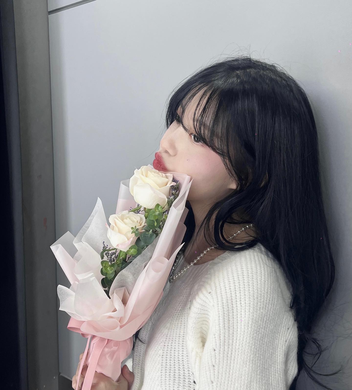 한창 꽃 받는거 좋아할 나이
.
.
.
#좋아요테러 #좋아요반사 #맞팔 #팔로우 #좋반 #좋아요 #맞팔해요 #follow4like #followforfollowback #likeforlikes #14f #reels #reelsvideo #ootd #데일리코디 #셀스타그램 #02 #03 #04 #05 #06 #07 #08 #韩国人 #いいねした人 #韓国コスメ