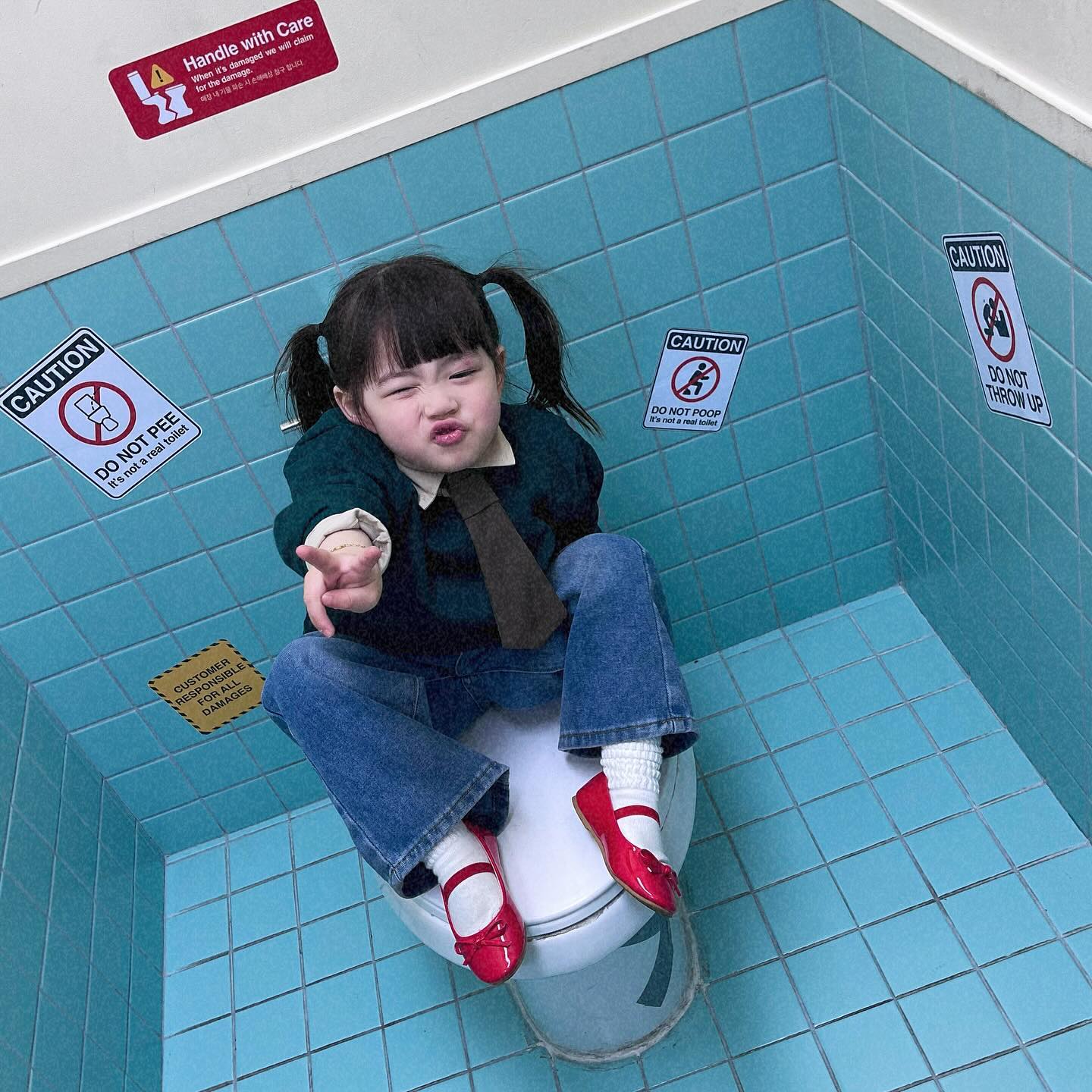 #차베비들

화장실에 앉아있는거 처음보ㅏ ?