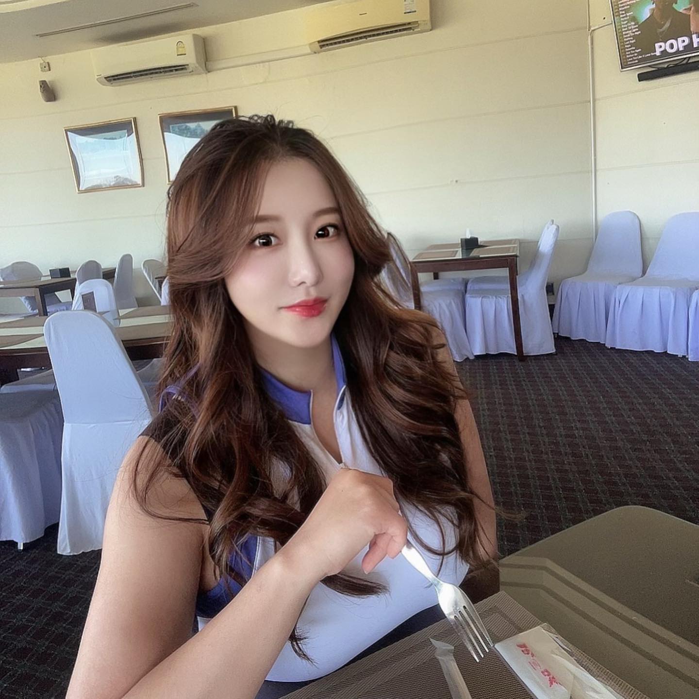 자랑 중에 자랑
⛳️킬리안cc 식사!🍽️

하루 삼시세끼 모두 한식이 각기 다른 메뉴로 셋팅이 되고
조식때매 호텔가는 나지만 , 
킬리안에서는 조식 두번밖에 못먹은것같단🙈

너모아쉽다 조식 찐맛.

킬리안에 머물면서 제가 먹은것들이에요,
주변에도 로컬식당, 고급레스토랑 있어서 저녁에는 나가서 
태국 현지음식도 먹었답니당

킬리안은 한식메뉴로 구성되있고 한국인 소장님께서 항시 상주 하고있어
힌국인들이 장박으로 많이 계획하는 곳이에요.

지금 가기 딱좋은 태국 골프여행 킬리안cc ! ! 😃

🍚 🍳🥓🥪🥗🥘🍲🍜🥄🍴🍽️🥣🥢
#killiengolfclub #태국킬리안 #태국골프 #킬리안cc
#태국여행
