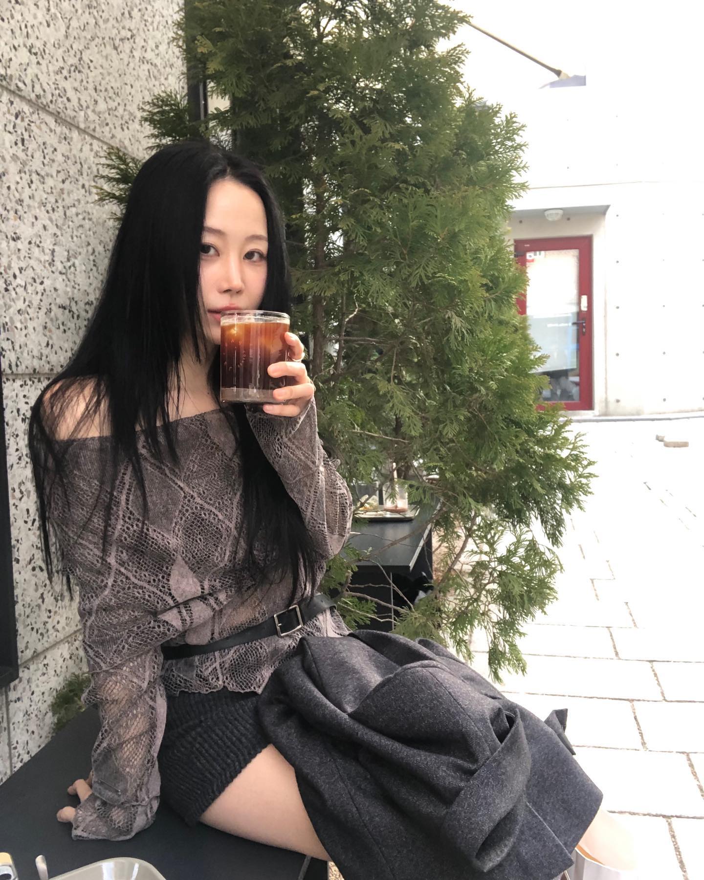 해 잘 들어서 앉았는데 10분 컷이어따 하지만 커피가 너무너무 맛있었고 내 꼬까옷도 너무너무 예뻤고 … ⛲️