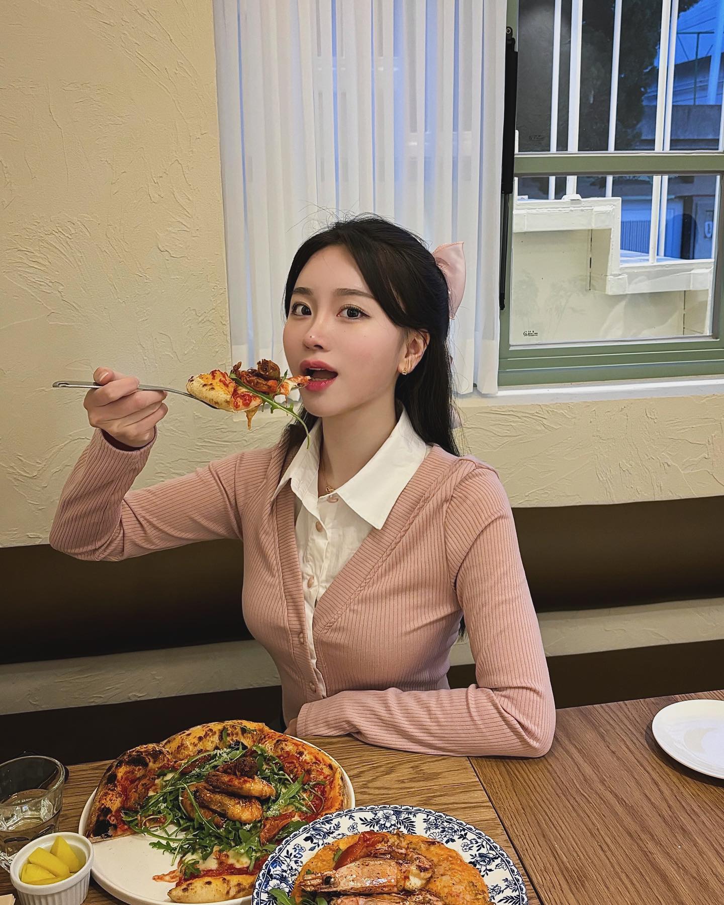 얌얌얌 새우+새우=♥️♥️ rivoli_gwangan 
로제새우리조또에 새우화덕피자라니 환장해부러 🦐
데이트하기 딱 좋은 분위기 🥰