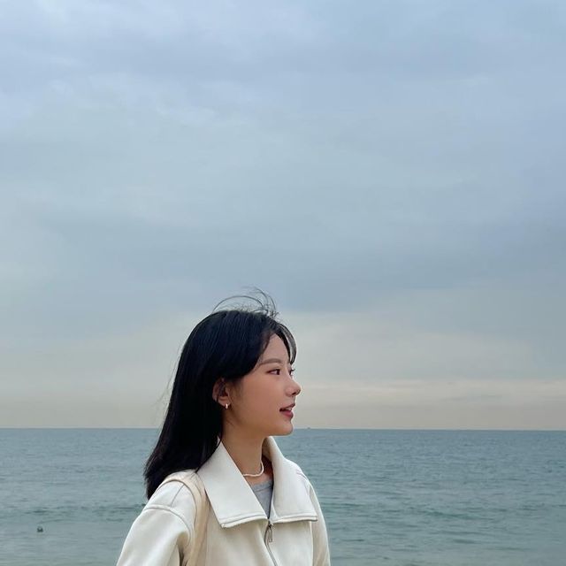 태경 on Instagram: "#광고 디들 희망찬 새해 잘 맞이하고 계신가요? 🌅 전 오늘 비바브라운에서 [Collar Blouson Suede Jacket]을 제공받아 입어보았습니다! 사진으로 봐도 너무나 예뻤던 자켓이라 배