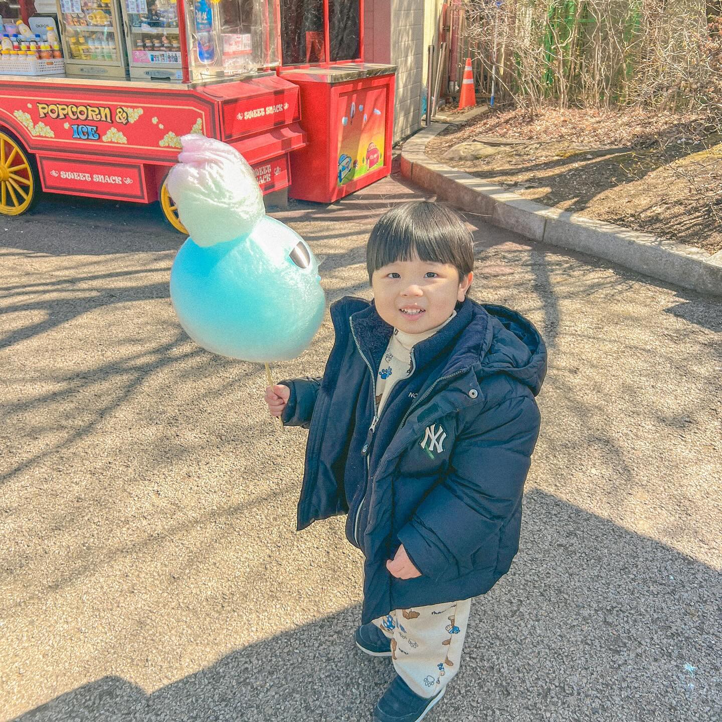 🎢🎠🎡
 
 
서빈이가 고른 유령솜사탕👻
와구와구 먹는거 왜이렇게 귀엽닝
 

 #이쓰빈