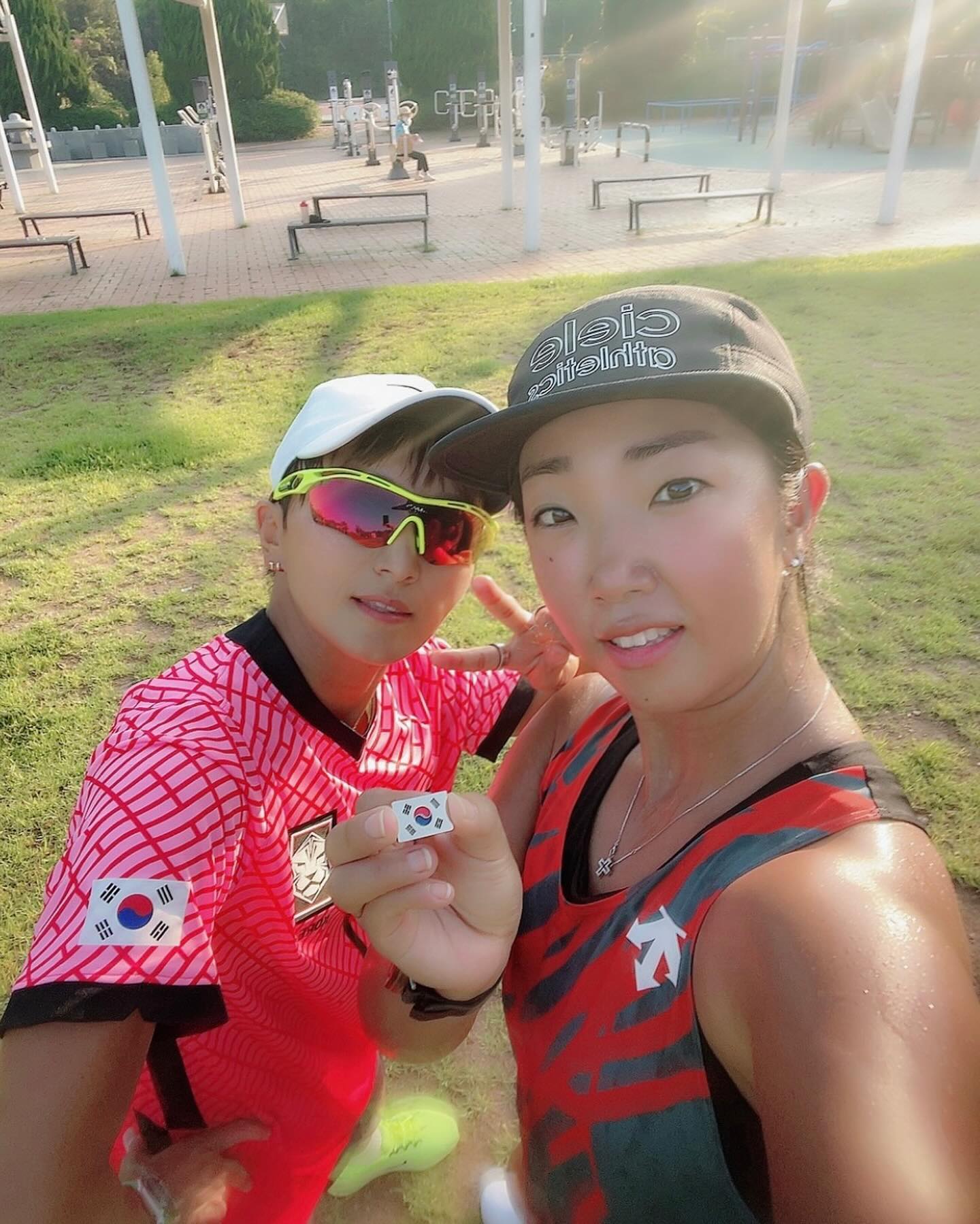 .
.
구슬언니랑 _nicky_eun.
#광복절런🇰🇷.
.
.
서로 이야기한거 없는데.
각자의 방식대로 태극기 가져온거 #귀여움😍.
.
.
내년엔 선착순 마감전에 꼭 신청해야지.
#잘될거야대한민국#815런.
.
.
.
