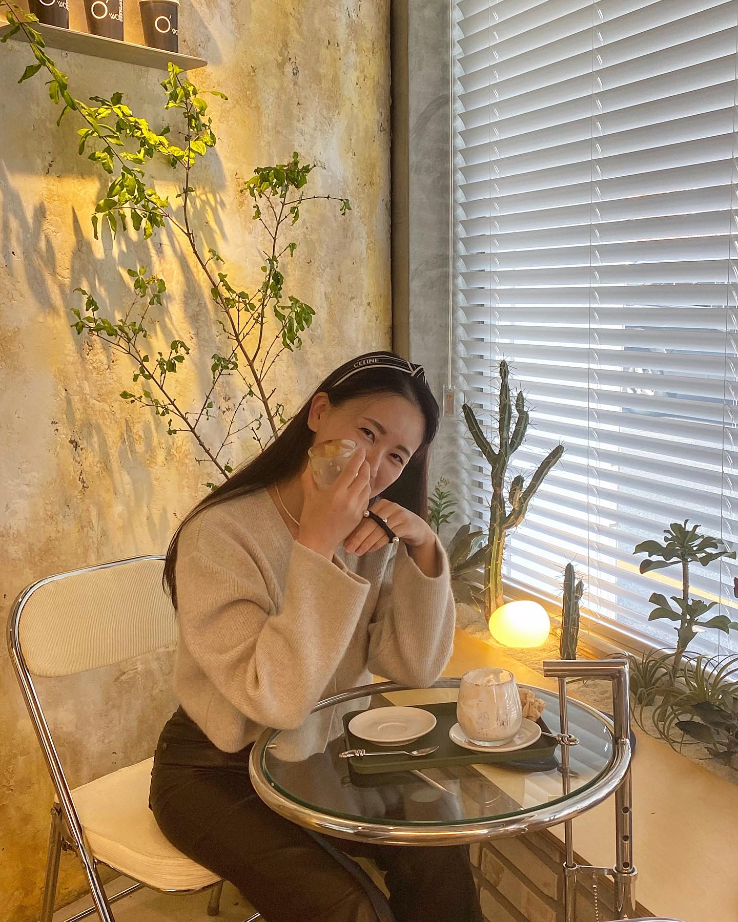 항상 내사진 찍어주는 너🤎
나만의 포토그래퍼 naraeeeeee_ 

내 기준 뜬금없는 곳에 있던 에스프리소카페☕️
눈에 보여서 들어갔는데, 인테리어 취저이고 커피까지 맛있으니 뿌듯하고 행복해🤍