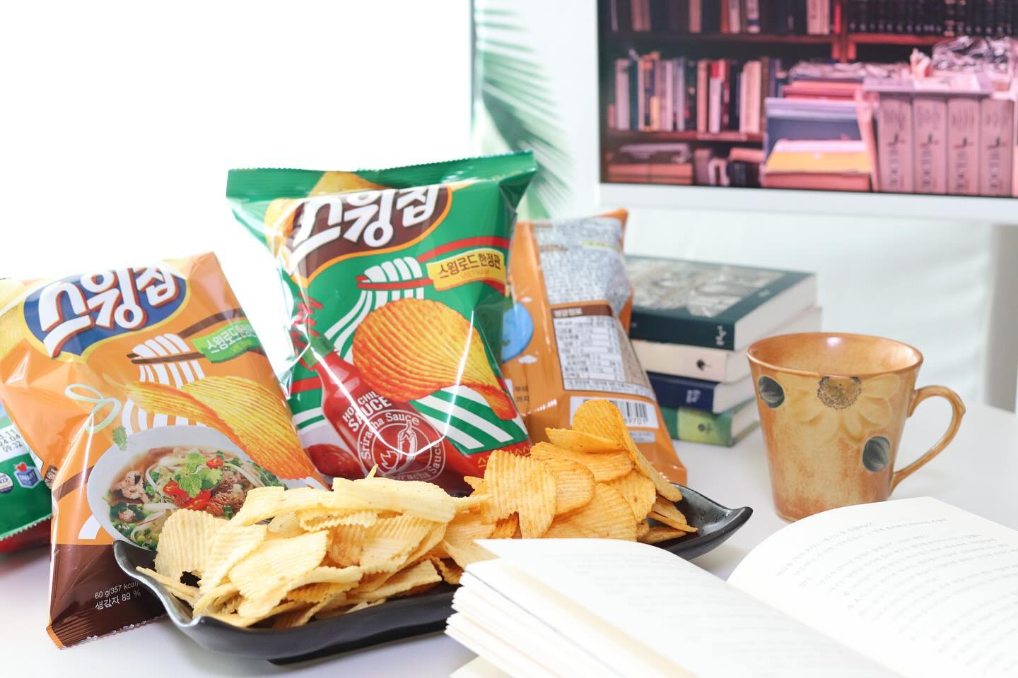 #협찬 orion_world #스윙칩베트남쌀국수맛 #스윙칩스리라차소스맛

세계의 맛탐험 🗺️
스윙로드를 통해서 
베트남 쌀국수맛 스리라차소스맛 스윙칩👍
영화볼때 책 볼 때 이제는 스윙칩으로 유후후
아이들도 어른도 다 좋아하는 칩 
맛있는 맛이 더해져서 자꾸 손이 가네요🎶🎶
.
.
.
 #신제품 #한정수량 #간식스타그램 #리빙 #it #스윙칩스윙로드 #스윙칩베트남 #신메뉴 #08L #가구 #가전 #신상품나왔을땐 #신상과자