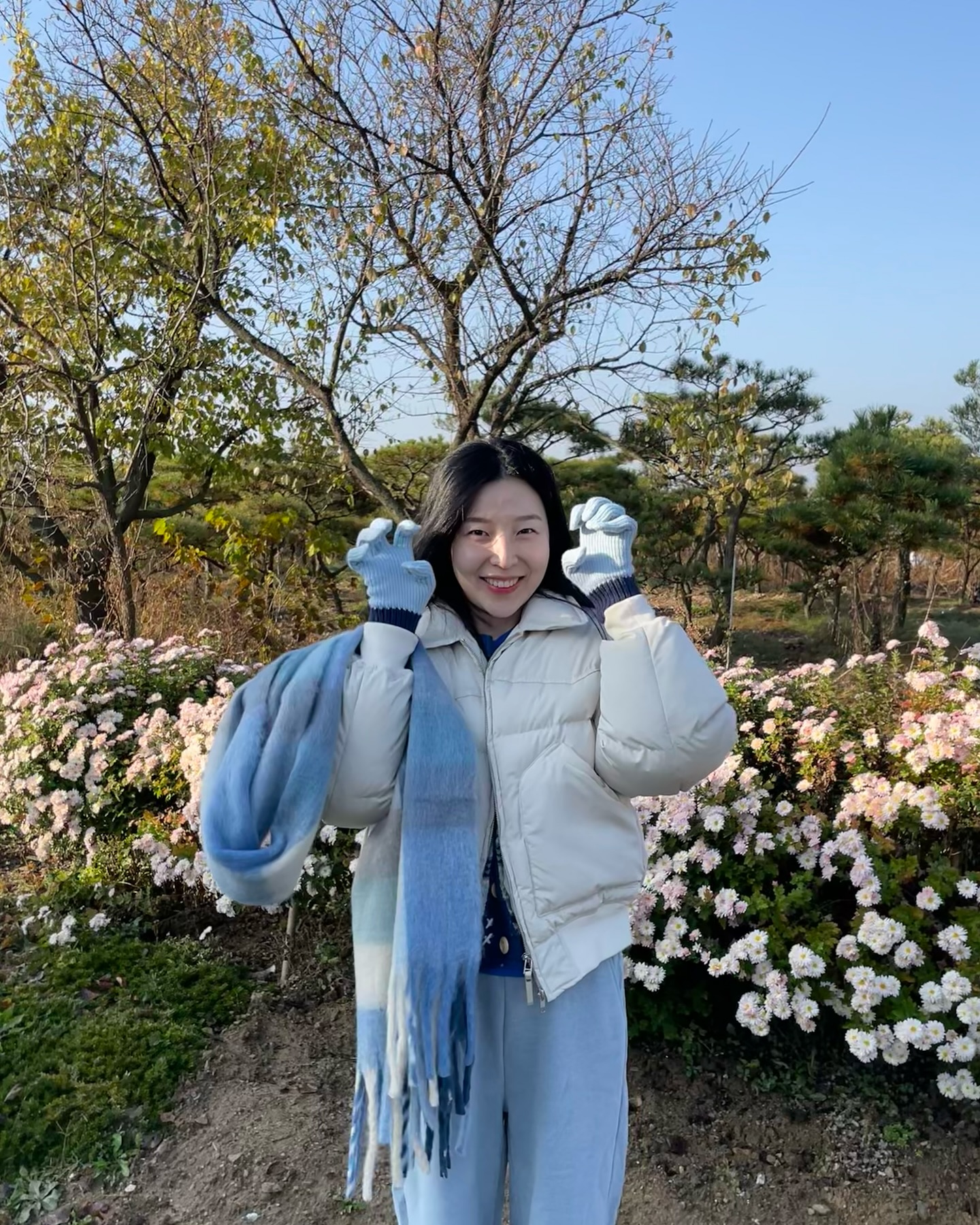 겨울은 성큼 다가오니까 겨울 준비는 서둘러서🩵🤍🩵🤍
무신사에서 구입가능한
크롭한 길이감의 패딩 추천추천❄️☃️🌬️❤️💚🎅🏻🧑🏻‍🎄

#협찬 #광고 
#누아클레 #다운패딩 #패딩점퍼 #크롭패딩