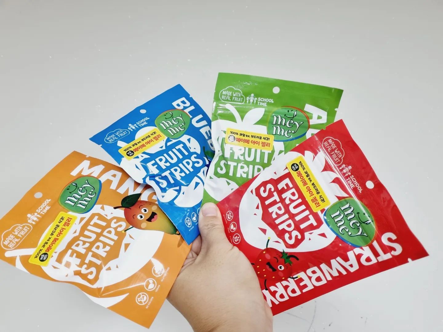 #광고 메이메 과일젤리4종
.

 망고 🥭 블루베리🫐 사과 🍏 딸기 🍓 
.
오로지 과일로만 만들어진 과일젤리라서 안심하고 먹일 수 있는 최고의 어린이간식!
.

색소, 착향료 ❌️
돌아기간식으로도 너무 좋아요!
.

식감도 쫄깃하고 달콤한 과일맛 그대로를 즐길 수 있어서 아이가 찾을때마다 부딤없이 주고있어요
.

#베이비템 #베베스트 #메이메 #아기젤리 #아기간식 #유아간식 #아이간식 #어린이간식 #무설탕젤리 #돌아기젤리 #돌아기간식