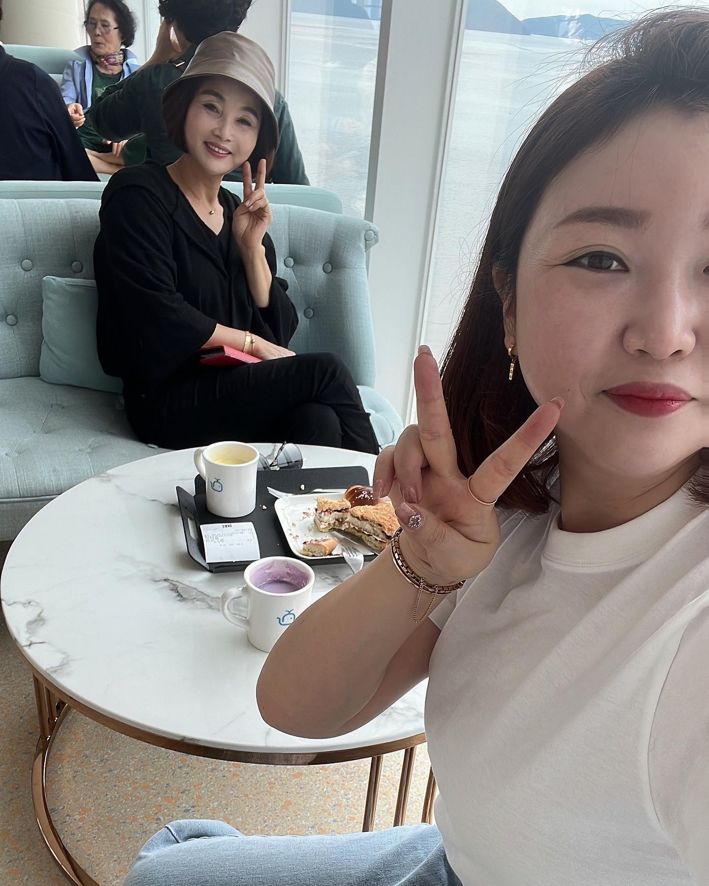 마지막 휴일날 어머님이랑 데이뚜❤️

#고성카페#헤이준카페#100억카페#날씨흐림#비오던날#시어머니와며느리#데이트