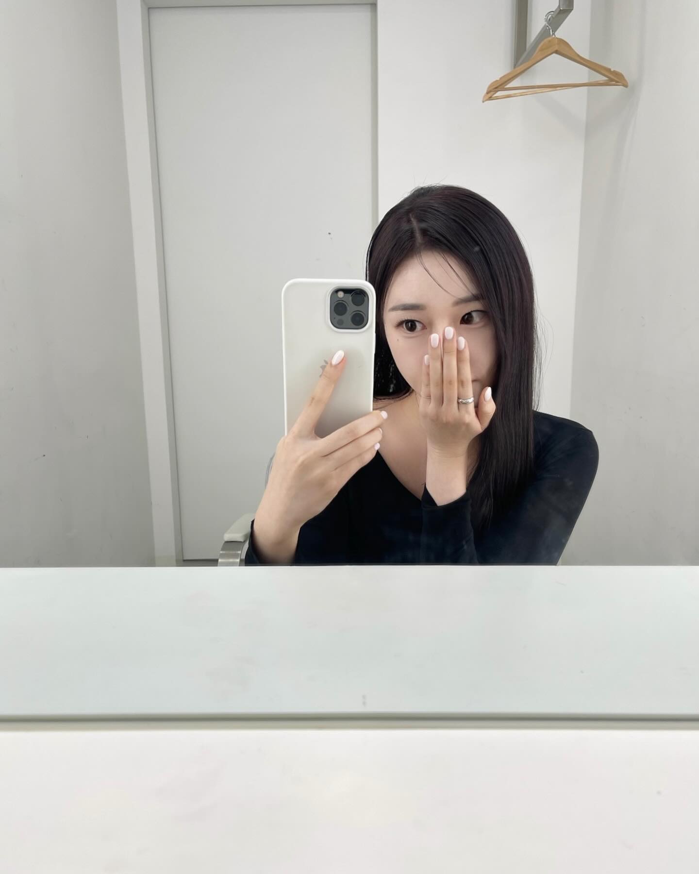 #광고

제 수납장 한 칸은 커리쉴 제품들로 가득 찼답니댜..♥ 
그중 한정판으로 나온 체리블라썸 세럼은 향이 최고예요 !
세럼은 지인들에게 정말 많이 선물했는데 선물 만족도 최상 ◡̈ 
한정판은 시즌 지나면 구하지도 못하니 꼭 장만해 보세요 😋

#커리쉴 #커리쉴COC #curlyshyll