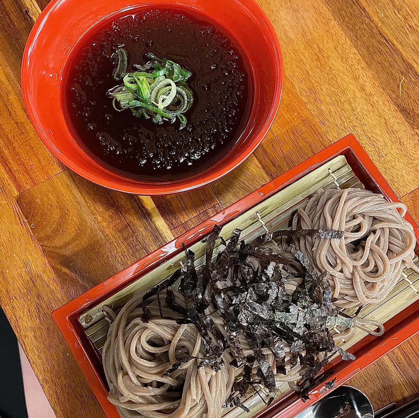 ✔️ 삼동소바 군산점
😋 온소바, 우동, 삼동소바 정식
🧐 진한 육수와 산마가 첨가된 쫄깃한 제단식 소바 맛집,
넓은 매장과 주차장으로 아이들과 함께 방문하기 좋은 곳
군산 가족 식사할 만한 곳으로 추천

전북 군산시 공단대로 117 삼동소바

#jmt #존맛 #동네맛집 #맛스타그램 #맛집소개 #맛집스타그램 #맛집추천 #맛집탐방 #맛스타 #먹스타 #맛집 #먹방 #맛집투어 #먹방스타그램 #먹스타그램 #오늘의맛집 #맛집공유 #추천맛집 #찐맛집 #전국맛집 #맛집여행 #맛집그램 #맛집코스 #먹스타맞팔 #핫플레이스 #핫플 #군산여행 #군산여행지추천 #군산맛집 #내돈내산