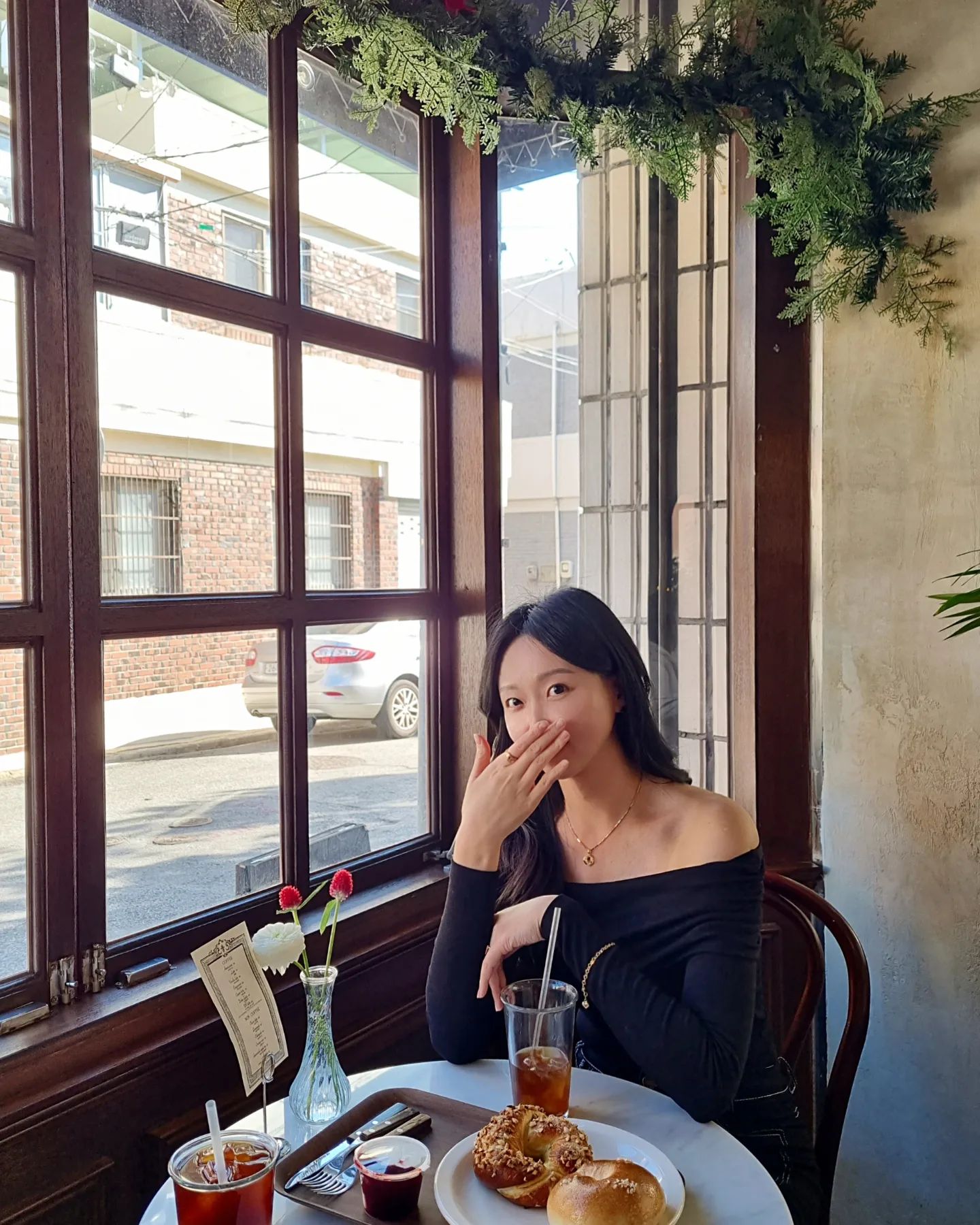 빵순이 행복
.
.
.

#어스베이글 #얼스타 #셀스타 #전신샷그램 #원숄더 #긴팔티 #부츠컷데님 #델룩