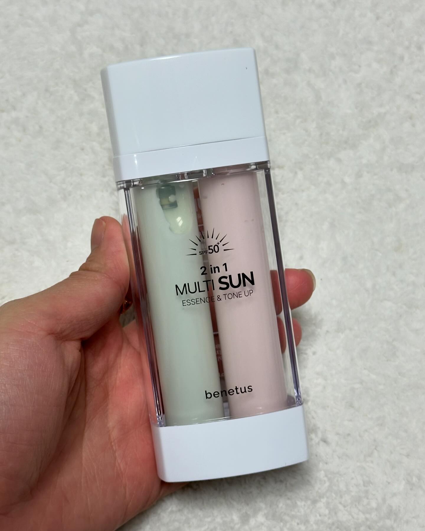 #협찬 

✅제품명: 베네투스 투인원 멀티 썬 썬크림
✅용량: 30ml
✅가격: 28,000₩
✅제품링크: https://www.benetus.co.kr/product1/?idx=3
🌟 베네투스 홈페이지: https://www.benetus.co.kr/
🌟 베네투스 인스타그램: https://www.instagram.com/benetus_official/

베네투스 투인원 멀티 썬 썬크림은 유기자차&무기자차 2가지 제품을 한 번에 담은 국내 최초 듀얼 선크림으로 2가지 제품을 섞어 혼합자차로도 활용 가능한 멀티썬크림이에요!

자외선 차단은 물론, 주름 개선과 미백 3중 기능성 화장품으로 피부 저자극 테스트 완료! 독일 더마테스트 인증 완료된 제품이니 더욱 믿고 사용할 수 있겠죠🫶🏼

뿐만아니라 백탁현상과 끈적임은 피하고, 촉촉함을 유지하는 선크림으로 유해 성분을 배제하여 피부와 자연보호에 최적화된 제품이며, 마지막 한 방울까지 남김없이 사용할 수 있는 신개념 에어리스 펌프까지 가지고 있으니 끝까지 사용할 수 있다구요💖

제가 직접 사용해보니 톤업크림을 사용하니 피부 모공과 잡티가 모두 사라지는걸 느낄 수 있었고 두 가지 제품을 섞어서 사용해도 또 다른 매력이 있더라구요🤭

게다가 5중 히알루론산이 들어있어 수분 보충까지 신경슨 제품이에요!
우리 모두 두 가지 버전의 썬크림으로 태양으로부터 피부를 보호해보아요☺️

#베네투스 #베네투스투인원멀티썬 #베네투스투인원멀티썬썬크림 #베네투스썬크림 #베네투스무기자차썬크림 #무기자차썬크림 #썬크림추천 #썬크림 #베네투스투인원멀티썬크림 #좋아요 #광고 #팔로우 #좋반 #팔로우미