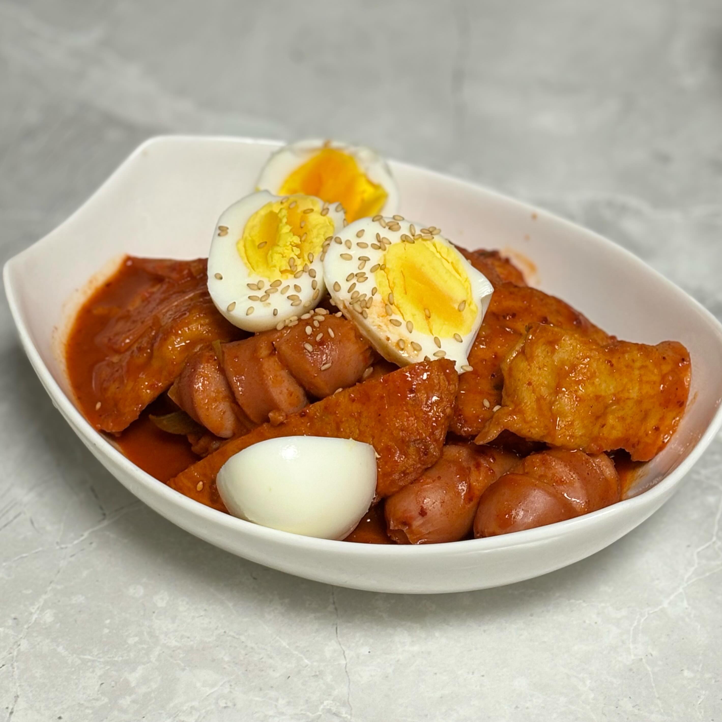 깍최가 만든 저녁
떡 없는 떡볶이..? 어묵볶이 🫶

예신의 길에 오르면서 이제 예비쀼 신혼밥상입니다 👰‍♀️🤵‍♂️