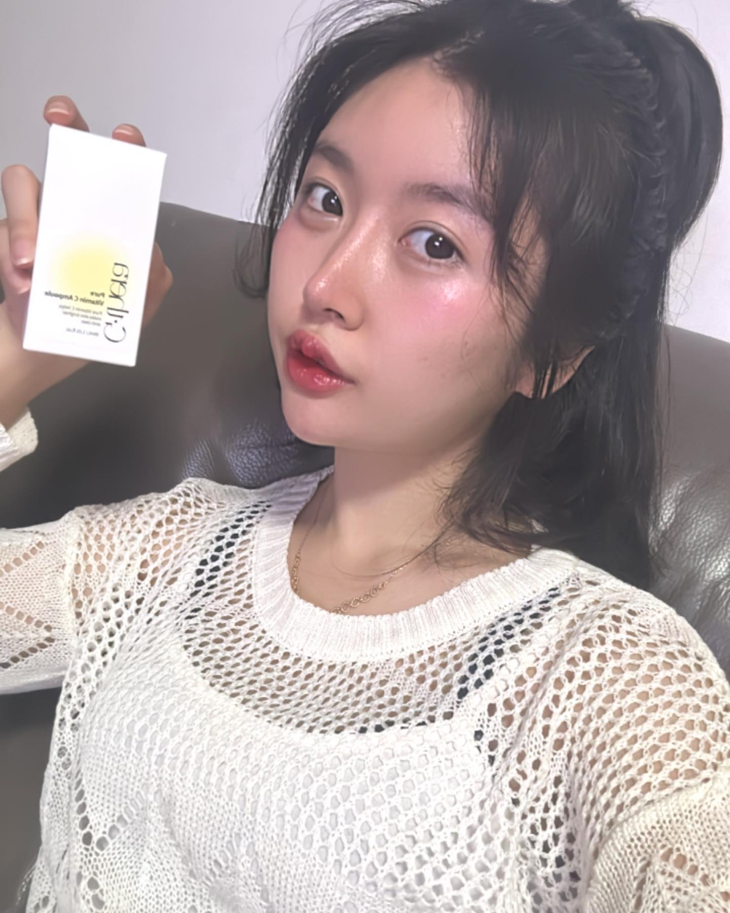 #협찬 #지테라 #비타민c앰플

피부과에 가지 않아도 집에서 쉽게 홈케어를 할 수있는  #지테라코스메틱 #비타민c #앰플 !! #앰플유목민 인 제가  정착한 #비타민앰플 이에용 순수 비타민c 15% 함유량과 PH3,3으로 피부에 가장 흡수율이 좋은 농도로 자극없이 미백효과가 뛰어남 / 짙고 검은 기미, 잡티를 관리하기 위해 선택한 핵심 성분 비타민c로 눈에 보이는 기미부터 아직 올라오지 않은 피부 속 기미까지 케어 가능하다고해요  지테라 컴플렉스는 병풀추출물, 카바카바뿌리추출물, 흰목이버섯추출물로 구성된 체계적인 성분으로 매일 변화하는 피부를 경험할 수있답니다! 지테라만의 나노 리포좀 공법으로 탄력효과가 뛰어나면서도 미백 효과를 지닌 성분을 피부 깊숙하게 투과하여 효과를 극대화시켜줘요:) 패키징도 이뻐서 선물용으로도 좋아요!!
 #순수비타민 #순수비타민앰플  #앰플 #앰플추천 #잡티앰플 #미백앰플 #건성피부 #촉촉한피부 #기미잡티앰플 #화이트닝앰플  #지테라화장품