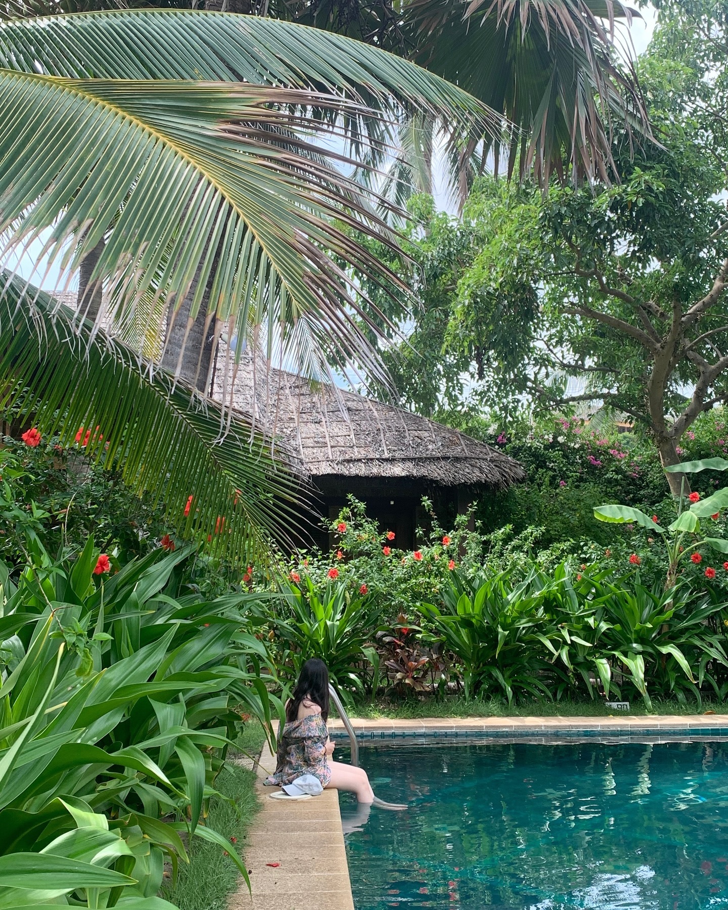 수영장만 보고 바로 예약한 숙소🌴 물위에 잠자리가 둥둥 떠다녀서 놀란거만 빼면 완벽