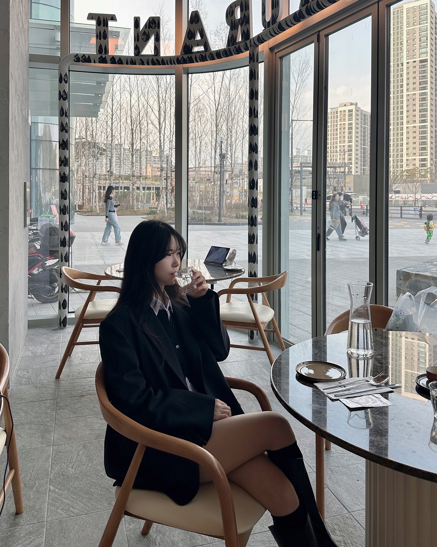 오랜만에 프레피룩✏️
.
셔츠+가디건+블레이저 조합으로 간편하게 코디 끝٩(ˊᗜˋ)و