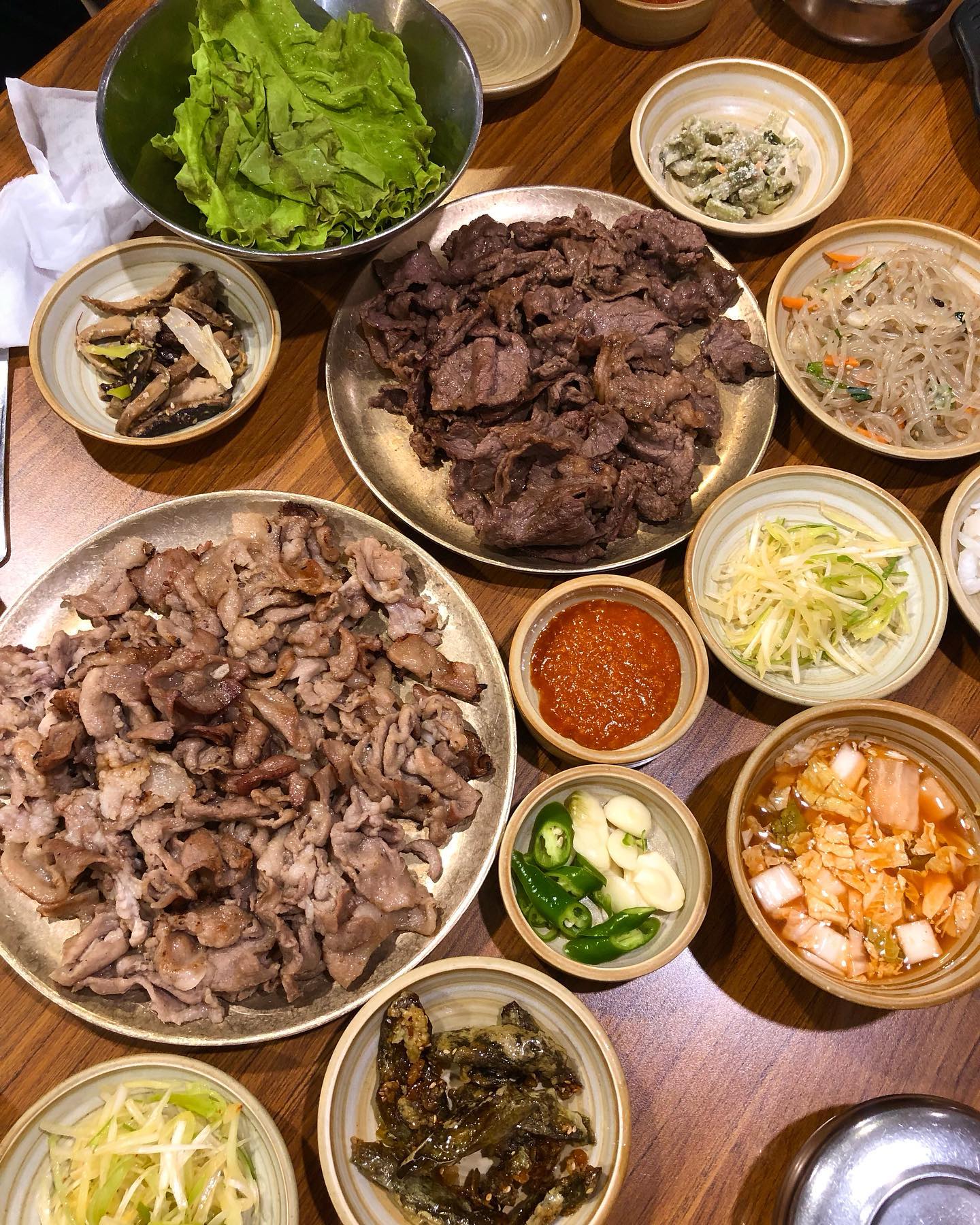 #남양주맛집#광릉불고기 😋
숯불향 솔솔 나는 이영자먹교수님 추천맛집
돼지, 소 둘다 맛볼 수 있는곳이라 더 마음에 쏙!
배부른 상태에 깄는데 맛있다는건 찐 맛집임 🤗

⭐️ 돼지 숯불구이 200g (1인) 12.0
⭐️ 소 숯불구이 200g (1인) 18.0
⭐️ 돼지 숯불구이 600g (힌근) 36.0
⭐️ 소 숯불구이 600g (한근) 54.0
⭐️ 메밀막국수 12.0