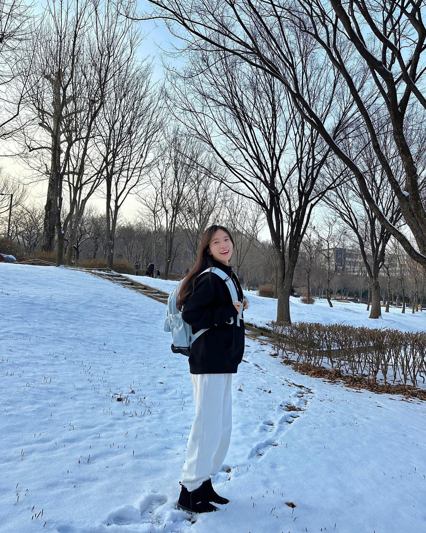 #광고 discoveryexpedition_kr 
#iamadiscoverer 

색감부터 너무 예쁜 디스커버리 백팩🤍💙
하얀 눈밭에서 매고 댕기니까 더 예쁘네?
새학기 가방으로 딱이에요🥰

#디스커버리백팩 #디스커버리 #백팩추천 #새학기가방추천
#겨울가방추천 #백팩