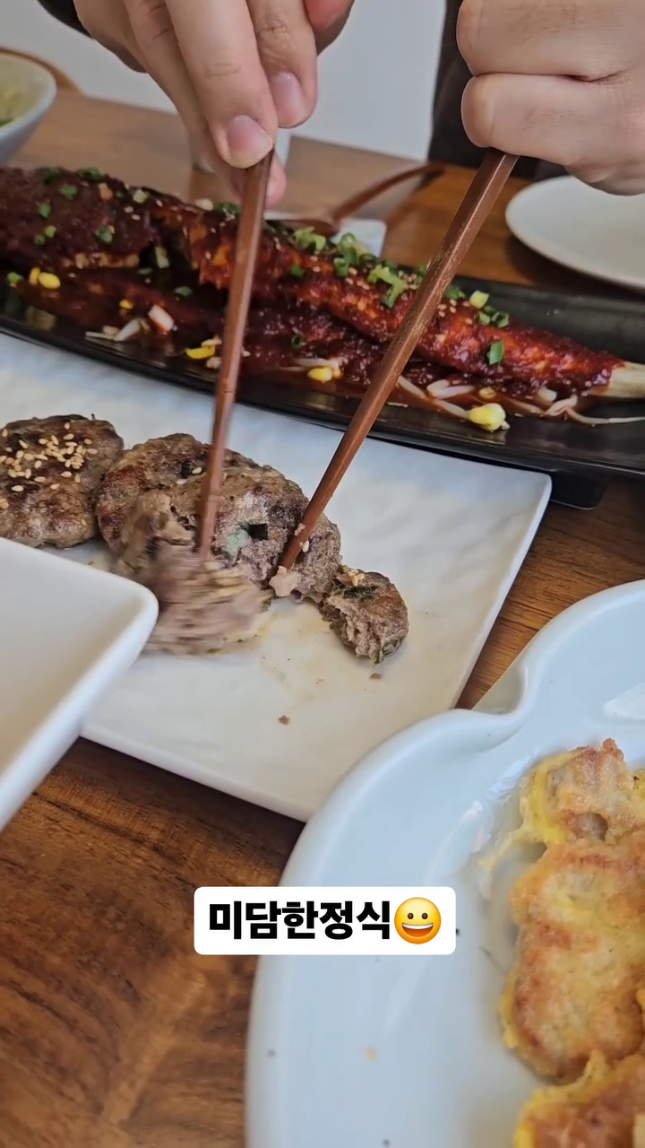 .
🌳 대구 한정식 코스 맛집, 미담한정식 수목원
 👉 소혜정식 (인당 38,000원) 코스 요리
 (닭안심구이, 해물무침회, 흑미부꾸미, 잡채, 가지탕수, 돼지고기수육, 연근떡갈비, 육전, 코다리찜 등등 🤗)

✔️ 20년 이상 한식대가 명장이 만드는 조미료 없는 한정식
✔️ 세련되고 우아한 인테리어와 햇볕이 잘 드는 기분좋은 곳
✔️ 1층 4인~50석
  2층 전체개별룸 총230석 대규모 한식맛집
✔️ 백일, 돌잔치, 생신연, 단체모임, 워크샵, 연회, 연말회식 등등 각종 모임장소로도 제격!
✔️ 조미료없는 건강한 제철음식 가득한 멋진 곳

새해에 건강한 식사하러 들린 곳,
예나 지금이나 한결같은 음식, 서비스, 공간 등 박수가 절로 나오는 한정식 집:)
개인적으로 가지 탕수 넘 맛있다는..👍👍

#대구수목원맛집 #대구대곡맛집 #대구수목원근처맛집 #수목원맛집 #대구달서구한정식맛집 #대구한식맛집 #대구한정식코스 #대구한정식 #대구달서구한식맛집 #미담한정식수목원점 #대구상견례식당 #대구상견례한정식