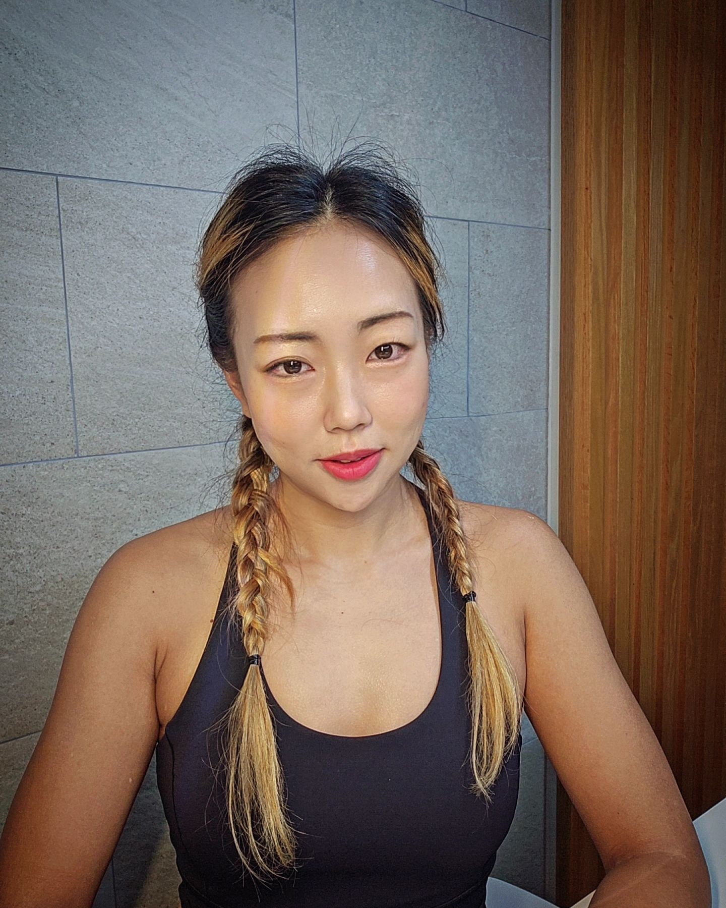 #협찬

피치베리 베리쉐도우 펜슬타입이에요~

슥슥 그려주면 아이쉐도우 애교살 완성됨ㅎㅎ

은은한 펄이 가득해서 그윽한눈빛 완성 너무 예쁘더라구요!
그리고 생각보다 너무 부드럽게 슥슥 잘 그려져서 놀랬음
.
.
.
.
.
.
.
.
piciberry_official
#피치베리#올리브영추천#올리브영새도우#발렌타인데이선물#발렌타인데이#올리브영섀도우#올영섀도우#스틱아이섀도우#스틱섀도우#아이섀도우#아이쉐도우#섀도우#메이크업섀도우#오특#올리브영
