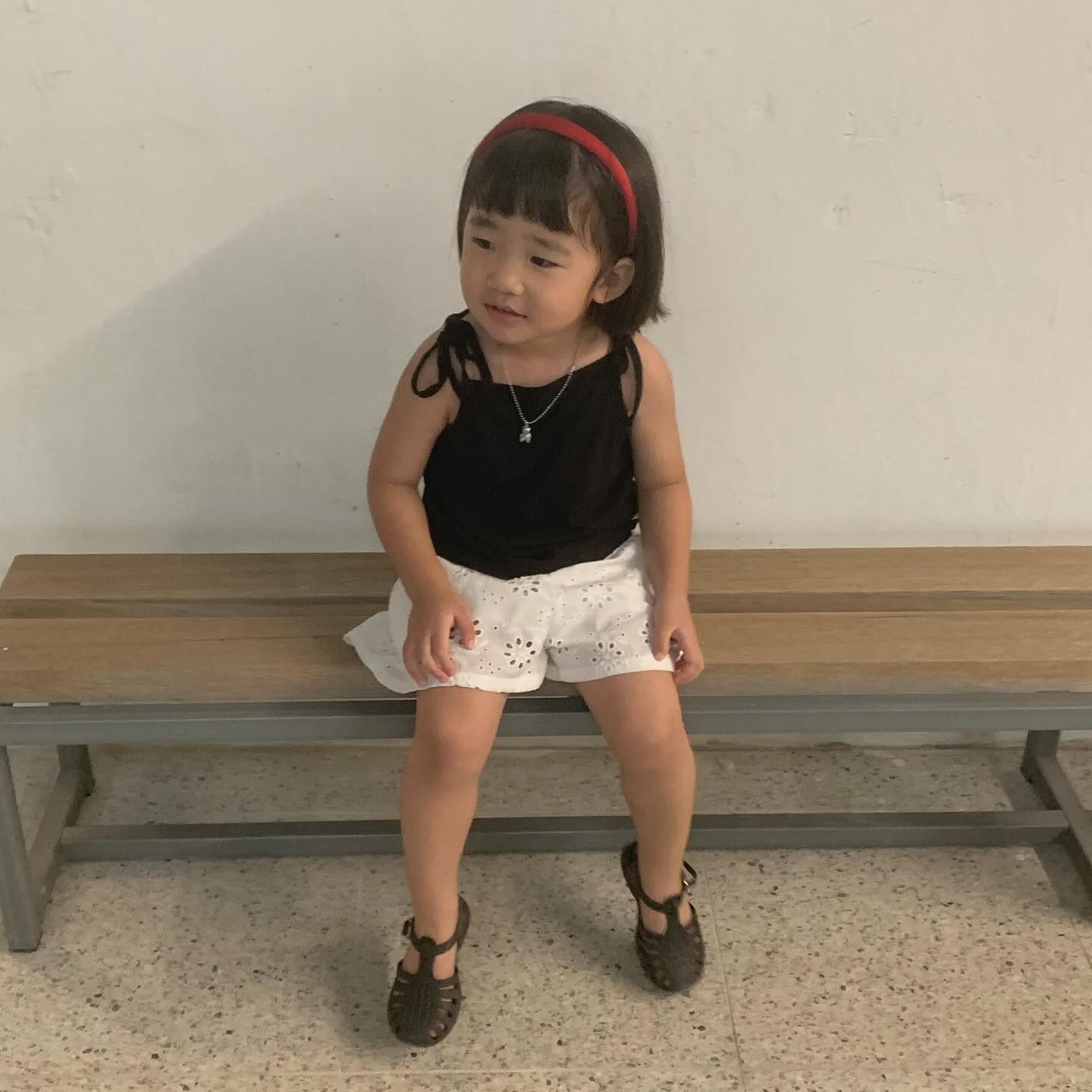 오랜만에 셋이 외출❤️

 

#육아#육아일상#아기옷코디#소띠맘#찐소통#딸맘#아기패션#아기데일리룩#육아기록#등원룩#소띠아기#육아맘#38개월아기#육아맞팔#좋아요#아기ootd#키즈룩#용띠맘#아기랑카페#주말#주말데이트#외동놀이