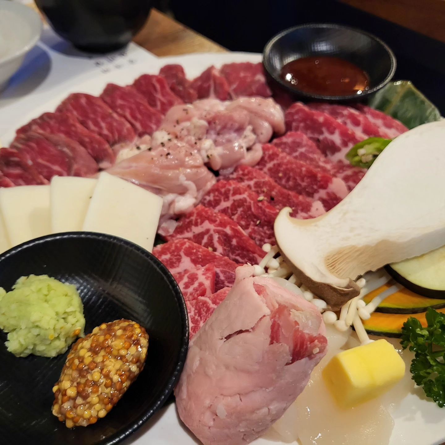 입에서 녹았음 
고기카세 + 우니에 크림치즈 + 6회 + 쏘맥 조금😂

#궁극의갈비살