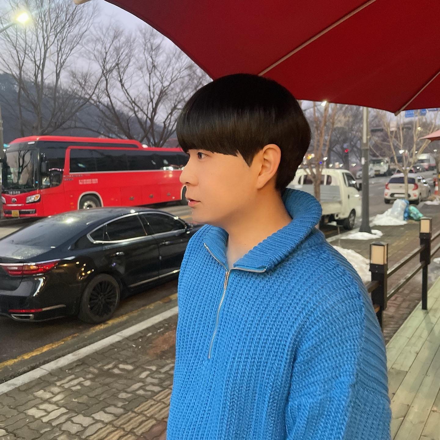 자면 안 되는데 졸려...