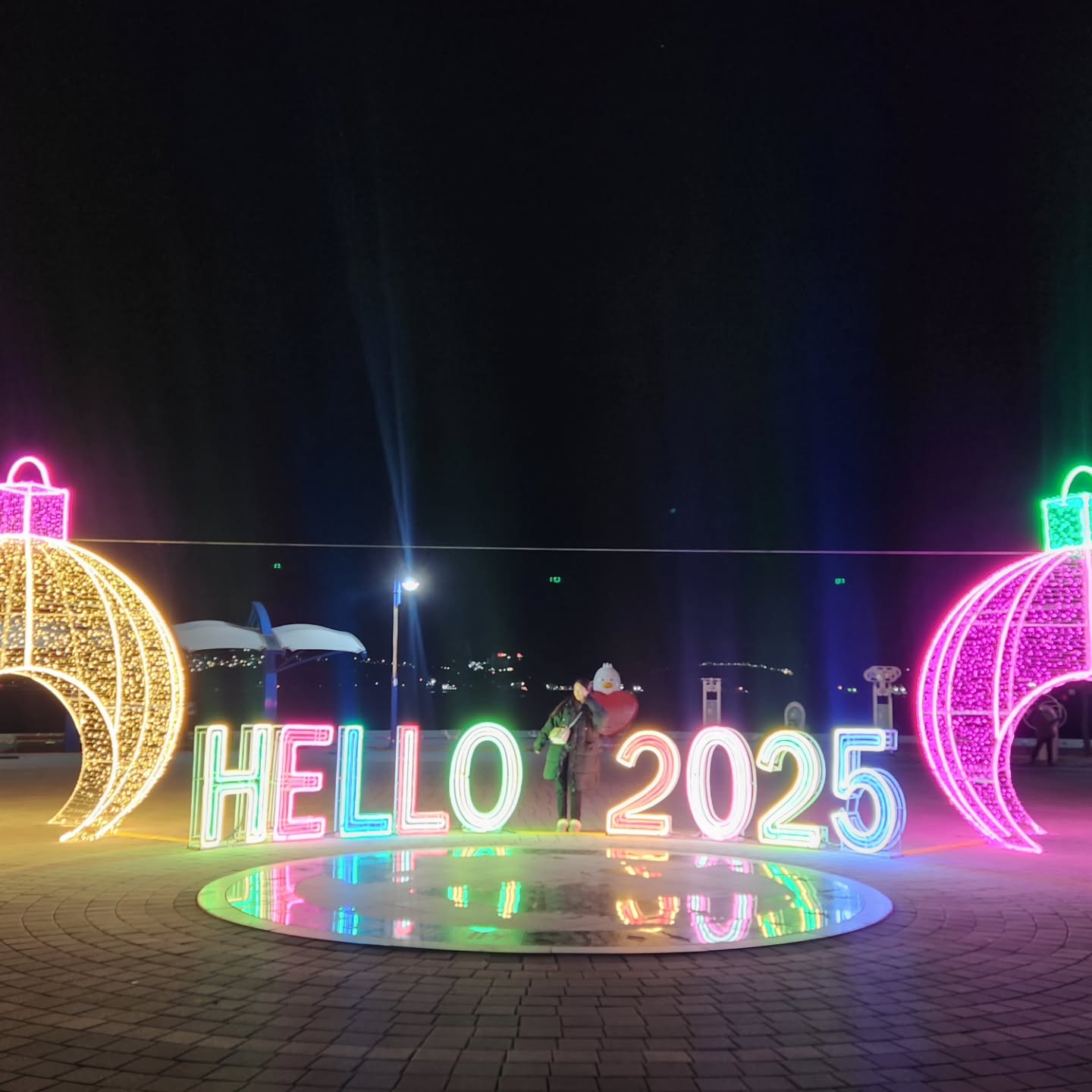 #2025년 #새해복많이받으세요 

다사다난했던 #2024년 잘가고!
다들 행복한 #2025년 되세요❤️
 #해피뉴이어 😘