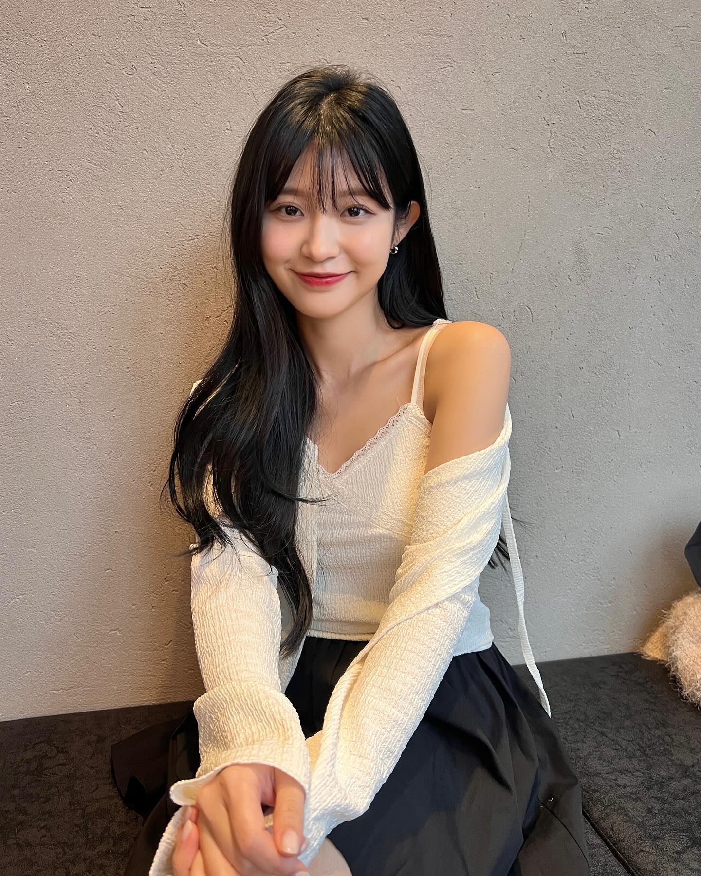 앞머리 길러놓으면 자르고싶고 자르면 기르고 싶고. 이제 뭐하지🥹