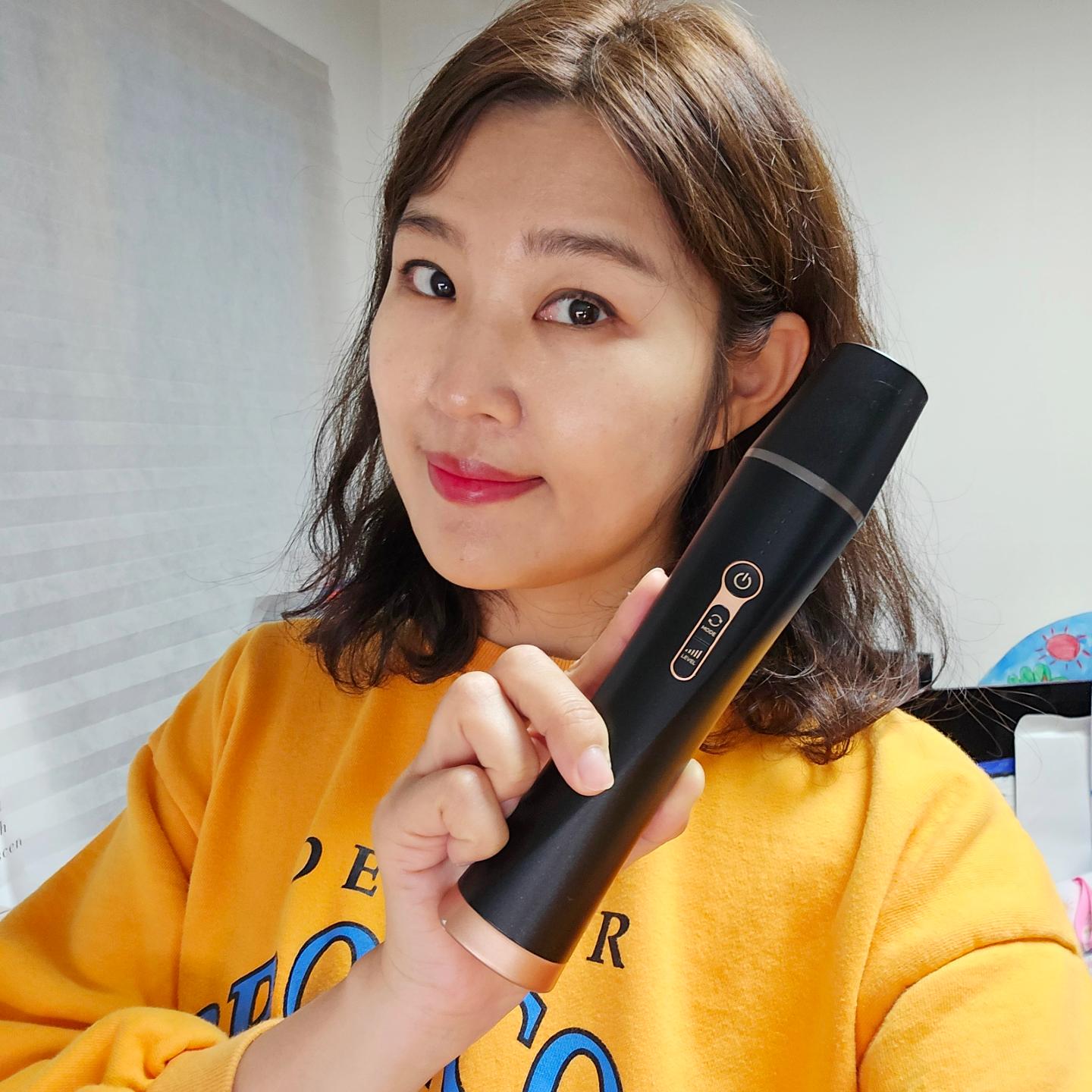 #협찬 

피부탄력이 신경쓰여 사용해본 마데카프라임 인피니티 미세집중초음파(MFU)

카트리지교체없이 사용할 수 있어 너무 좋아요!!
저통증에 가까운 마으크로 탄력샷 케어

시너지효과를 위해 센텔리안24 콜라겐 타이트닝 부스팅 앰플, 멜라캡쳐앰플을 함께 사용해 줬어요-

기기도 좋지만 화장품도 너무 좋아서 따로 구매해 사용하고싶어요

✳️ 1일 1회 5분케어 흡수모드
사용한날과 안한날의 차이가 확실해요

✳️ 1주 1회 5분케어 집중초음파(HIFU)모드
자극없이 속피부 자극해 콜라겐개선에 도움을 주니 피부과 부럽지않아요

.

#뷰티디바이스 #센텔리안24 #마데카프라임인피니티 #피부관리 #찐후기 #사용후기 #뷰티디바이스추천 #마데카프라임 #압도적탄력케어 #동국제약 #뷰티디바이스후기 #인피니티 #이보영디바이스 #탄력관리 #뷰티스타그램 #메이크업 #뷰티 #무한탄력샷 #저통증샷 #주부인플루언서냥냥