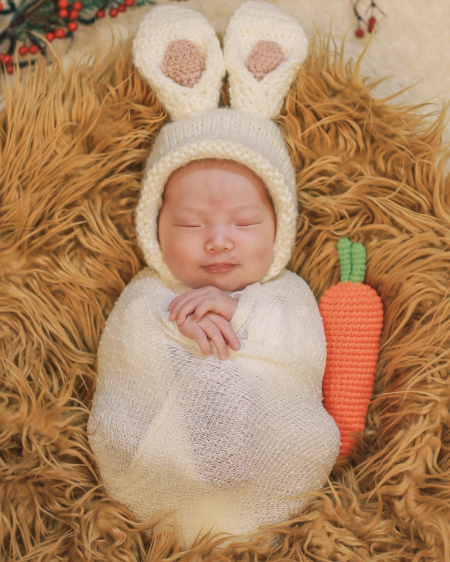 #뉴본 #본아트 

인생 14일차, 조리원에서 첫 사진 찍은 토끼띠 물결🐰
사진관들 마케팅 잘하네..........
찍고 보니까 안 살 수 없잖아💸
50장에 10만원 태워버리는 원래는 안할 짓 함
하지만 예쁘다...담엔 셀프촬영해야지🫶🏻
.
.
.
.
.
.
#호갱님 #호갱인증 #조리원라이프 #조리원천국 #조리원생활 #조리원 #토끼띠맘 #아기사진촬영 #아기사진 #육아맘 #육아일상 #육아소통 #뉴본촬영 #본아트촬영 #토끼띠