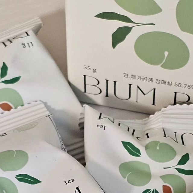 랑이맘 on Instagram: "#광고 [아너스블루 비움매실] ⠀ 변비약도 푸른주스도 소용없는 분께 추천드려요👍 아침에 요거 한 알 먹으면 오후에 가볍게 비워진답니다. 매실과 효소를 자연 발효한
