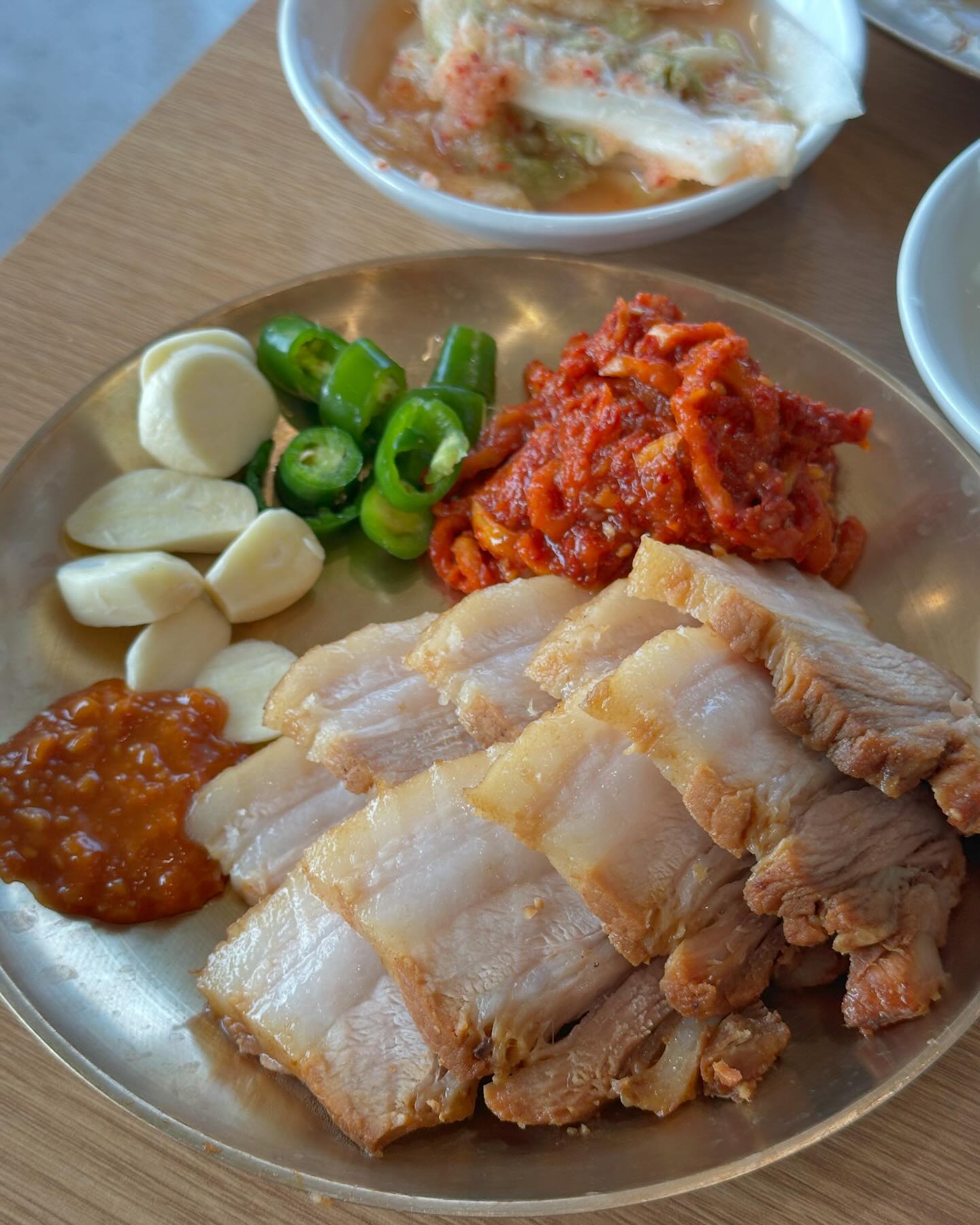 #협찬 개수리막국수 화성안녕점

따뜻한별미 즐기고 왔어요 
저는 장칼국수 세트 시켰는데
자연 그대로 햇살담은 장으로 얼큰하고 진하게 끓여낸
강원도식 장칼국수 JMT👍🏻👍🏻👍🏻👍🏻

네이버 링크👇🏻
https://naver.me/5jYGUElq

※ 세트메뉴 주문 시, 13,000원에 판매되는 닭튀김,수육을 10,000원 할인가에 제공!!! 2가지중 선택 가능!

자가제면 막국수 뿐 아니라, 들깨감자옹심이, 갈비탕 등 사계절 내내 맛있는 일품별미가 가득한 복합외식공간
이에요 ㅎㅎ

#협찬 #안녕동맛집 #화성맛집 #융건릉맛집 #옹심이맛집 #불고기맛집 #전골맛집 #수제비맛집 #칼국수맛집 #화성막국수