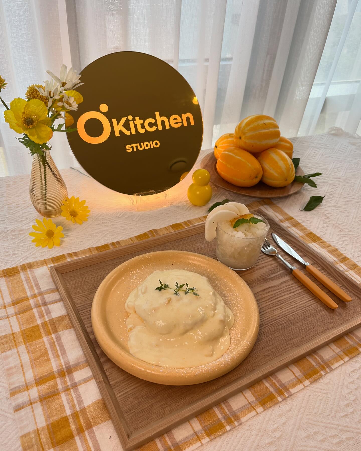 6월 제철 식재료 참외, 초당옥수수🌽
두 가지를 활용한 #오뚜기 #쿠킹클래스 

노랑노랑한 #오키친스튜디오 너무 예뻤다💛

열심히 만들고 난 결과물은 시원한 참외 그라니타, 
그리고 퐁신한 초당옥수수 크림 수플레 팬케이크😋