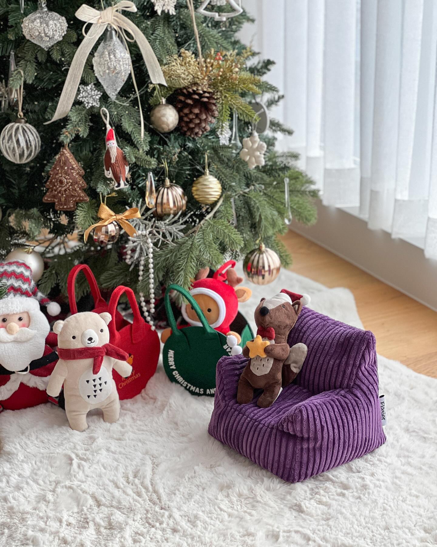 🎄
크리스마스 선물처럼 온
플래지어 미니빈백소파 💜 
생각보다 사이즈가 꽤 커서 좋은데..!
코듀로이의 따수한 재질과 보라색 컬러까지💜
트리존에 두니 더욱 풍성해져 좋아요:)

🎁 
톰 코듀로이 패브릭 미니빈백소파
flasier_home

#이벤트당첨 #플래지어 #플래지어빈백 #미니빈백소파 #빈백 #패브릭소파 #미니어쳐 #집꾸미기 #반려묘 #flasier #minisofa #sofa #livingroom #christmas #christmastree #cat