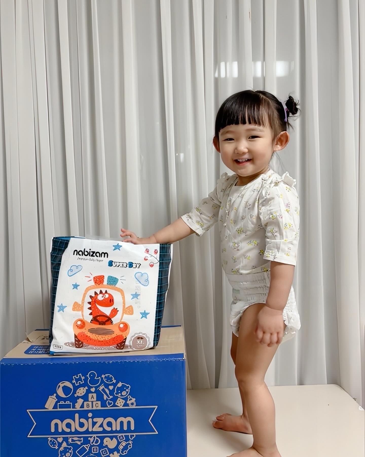 흥이 흐르고 넘쳐브러어〰
요즘 활동량 탑을 찍는 22개월 꼬하율ღ
이제 쫌 컸다고 기저귀 불편하다는 표현도 하고
소변/대변 보면 언능 뛰어가서 기저귀 가져오는 깔끔쟁이 ◡̎

⛧나비잠 슈퍼드라이 팬티기저귀⛧
-초강력 흡수력을 자랑하는 슈퍼드라이 흡수패드
-퀵 드라이 프리미엄 원단으로 보송하게 유지
-네오플렉스밴드로 흘러내릴 걱정NO
-슈퍼락킹시스템으로 샘 걱정 완벽차단
-꼼꼼하고 엄격한 품질관리로 안심하고 사용가능

예민한 우리 하율이도 편안하게 사용가능한 나비잠기저귀
이러니 나비잠〰나비잠 〰하는거 아니냐구요오.ᐟ

하율 22개월 11.5kg XL특대형 사용
thanks_ nabizam.official 

#나비잠 #기저귀 #나비잠기저귀 #나비잠슈퍼드라이 #팬티기저귀 #기저귀는나비잠 #기저귀추천 # 기저귀추천나비잠 #팬티기저귀추천 #팬티기저귀추천나비잠 #부드러운기저귀 #신생아기저귀 #신생아기저귀추천 #아기기저귀 #밤기저귀 #밤기저귀추천 #밤기저귀추천나비잠 #얇은기저귀 #육아템추천 #육아템