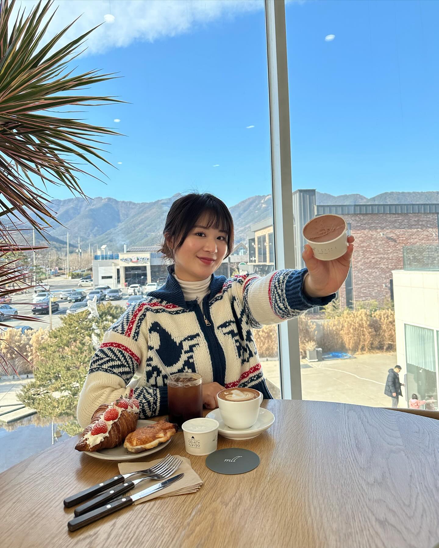간만에 담양
카페밀에서는 초코아이스크림이랑
딸기생크림 크로와상 강력추천🍫🍓