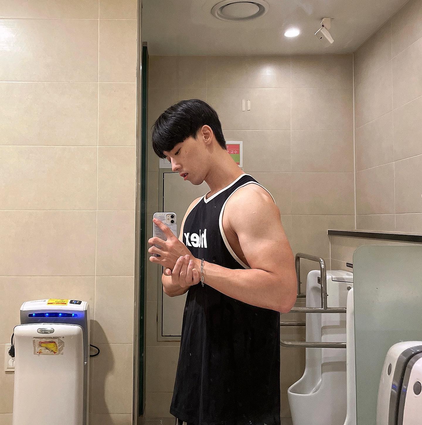 이유는 모르겠지만 요즘 왜 자꾸 자다깨다 반복하는걸까요 ....