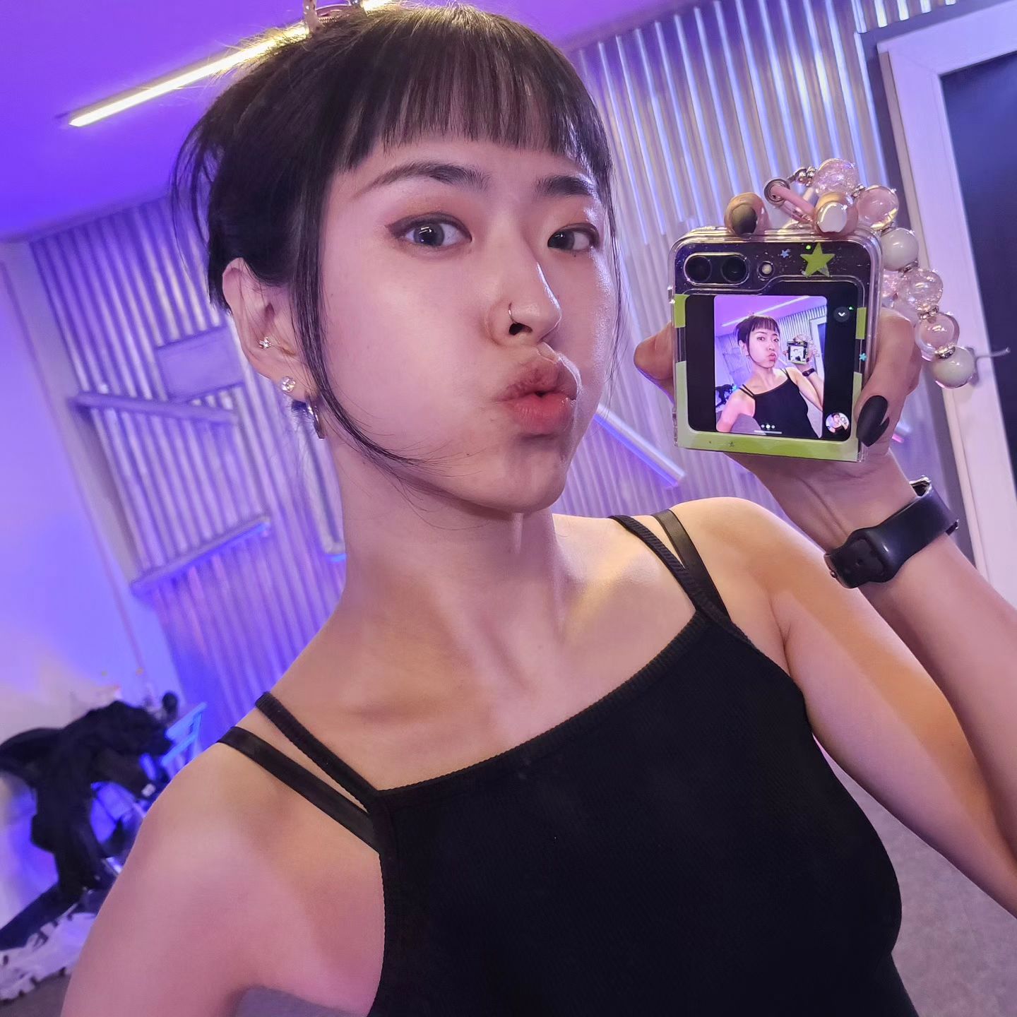 오랜만에 코로나 만났더니 입술 다 터짐 ;