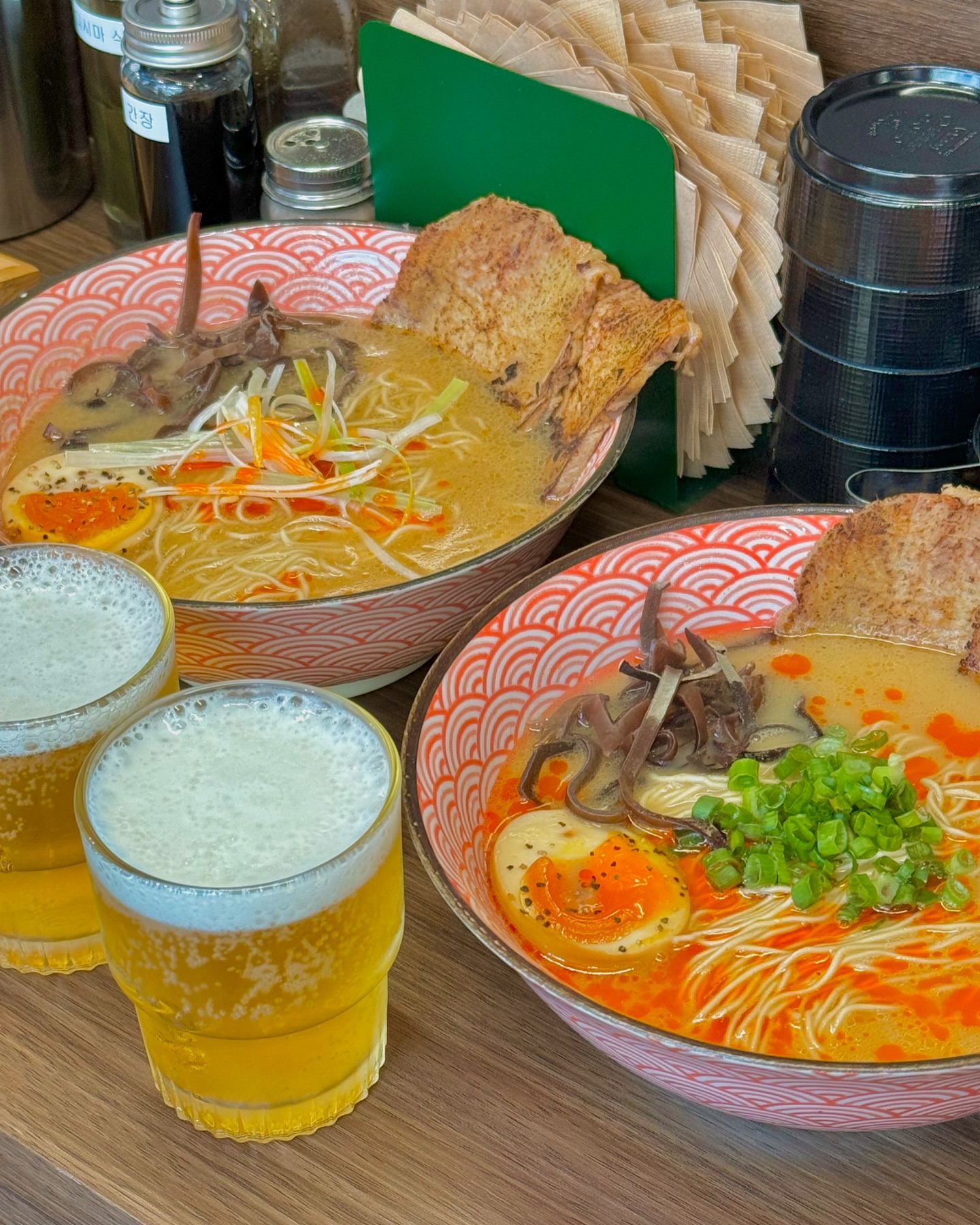 ⠀
맛있겠지?맛있겠지?
인생 돈코츠라멘 찾았다,,,🫢
국물도 찐하고 면발 삶기 조절도 돼서
취향대로 먹을수 있는게 진짜 좋았음
공기밥도 말하면 그냥 주심 ㅜㅜ짱!
한잔 맥주도 있어서 라멘이랑 같이 먹기 딱🫶🏻
가게도 너무 깨끗하고 사장님도 쏘친절하셔,,
⠀
📌덕천 린카이라멘
(부산 북구 만덕대로40번길 9 1층)
📌11:00~20:30 (일요일 휴무)
브레이크타임 16:00~16:30
📌월요일만 11:00~16:00
📌토요일,공휴일은 브레이크 타임 ❌
#협찬#리뷰노트#린카이라멘#덕천라멘맛집